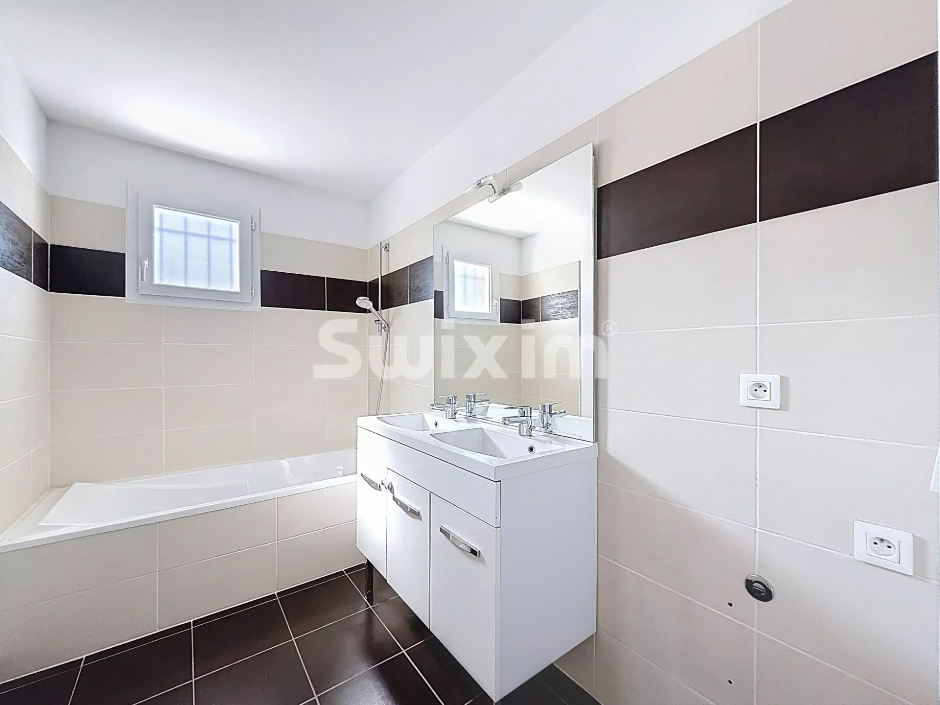 house 5 Rooms for sale on Saint-Genis-Pouilly (01630)