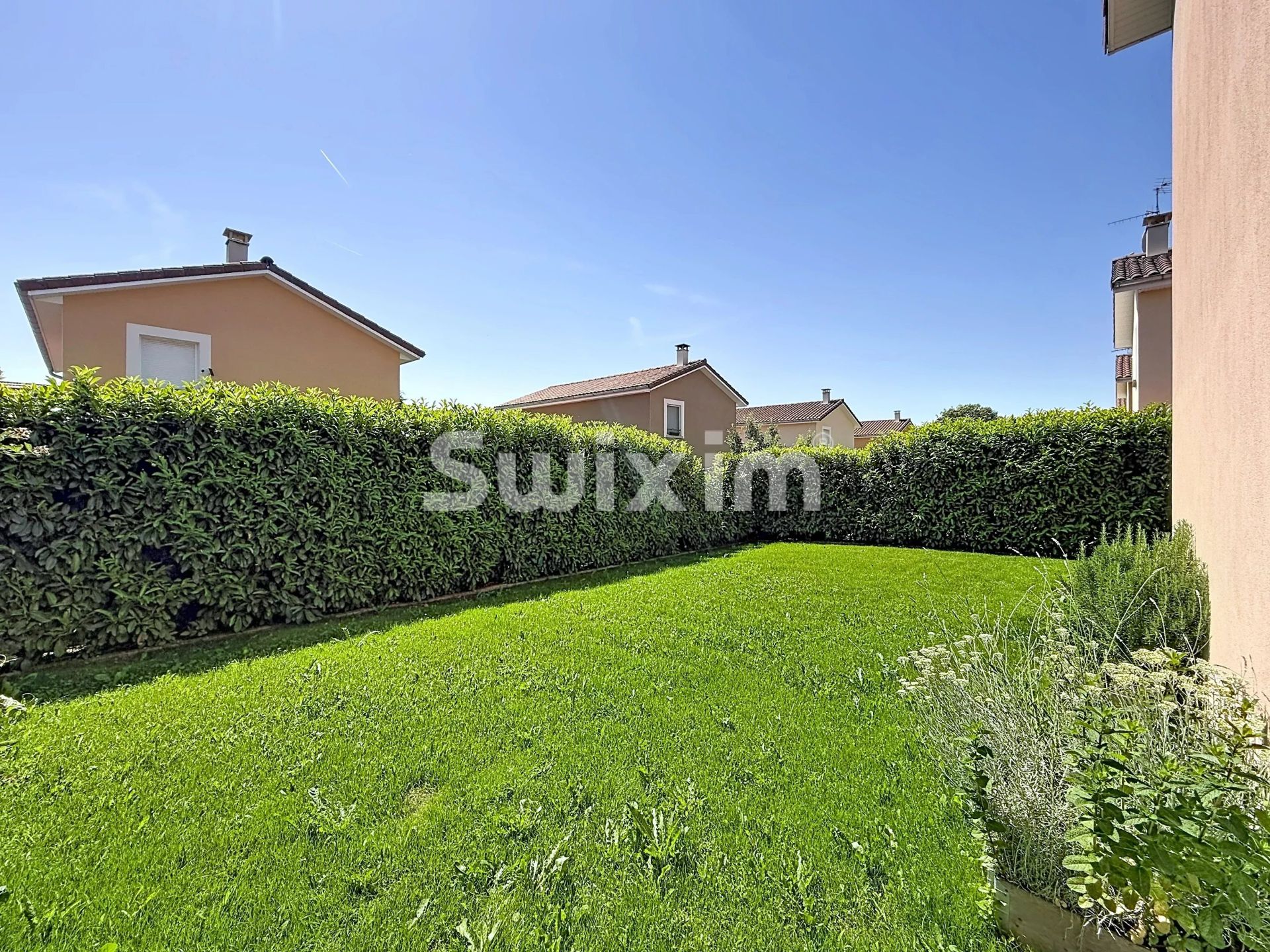 house 5 Rooms for sale on Saint-Genis-Pouilly (01630)