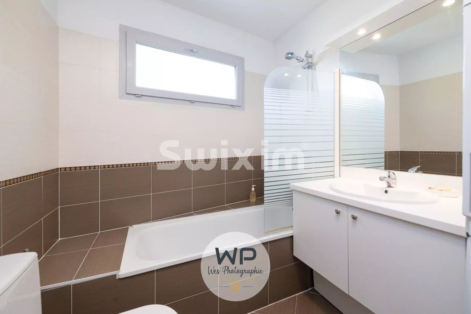 apartment 4 Rooms for sale on Cessy (01170)