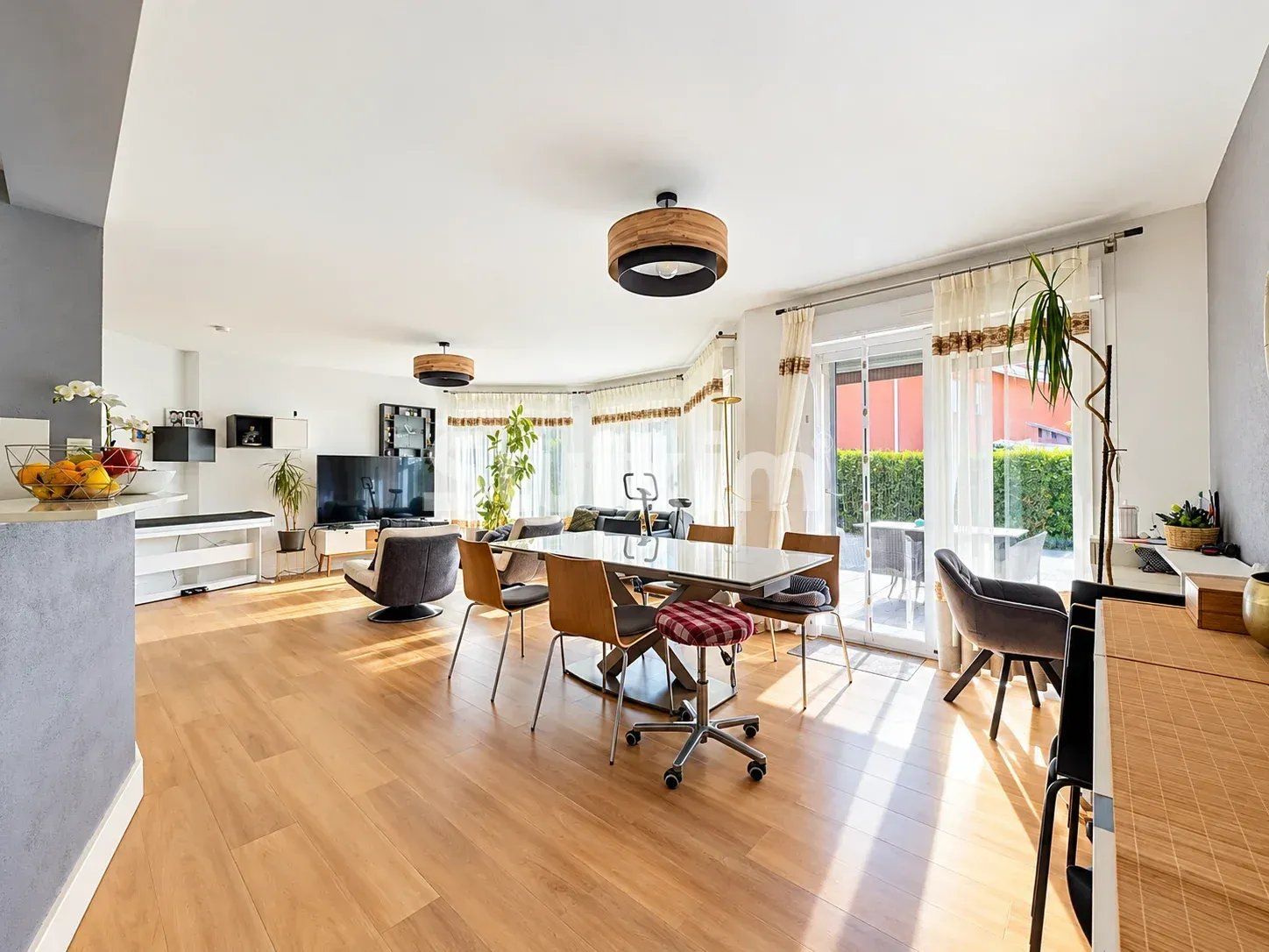 maison 6 Pièces en vente sur Saint-Genis-Pouilly (01630)