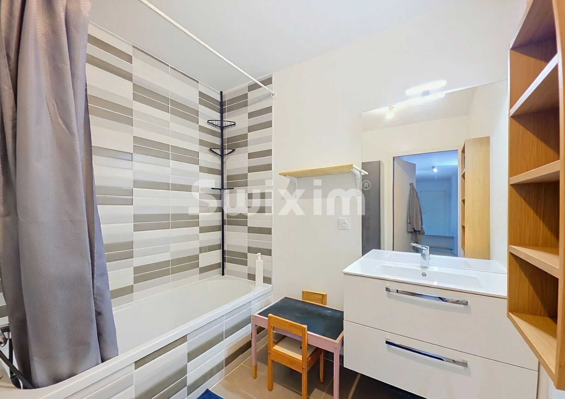 apartment 4 Rooms for sale on Cessy (01170)