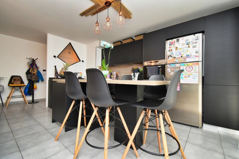 Sale Apartment Saint-Genis-Pouilly 4&nbsp;Rooms 90&nbsp;m²