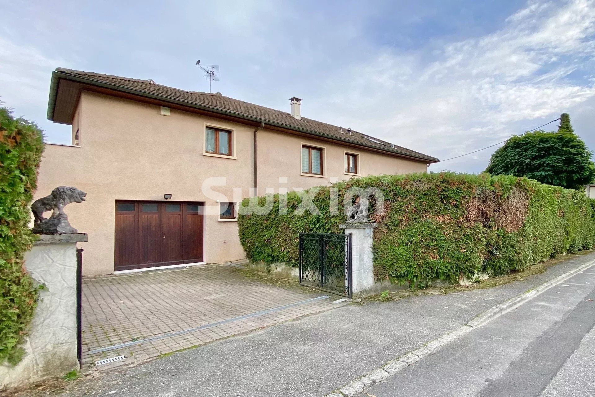 Sale House Ferney-Voltaire 8&nbsp;Rooms 220&nbsp;m²