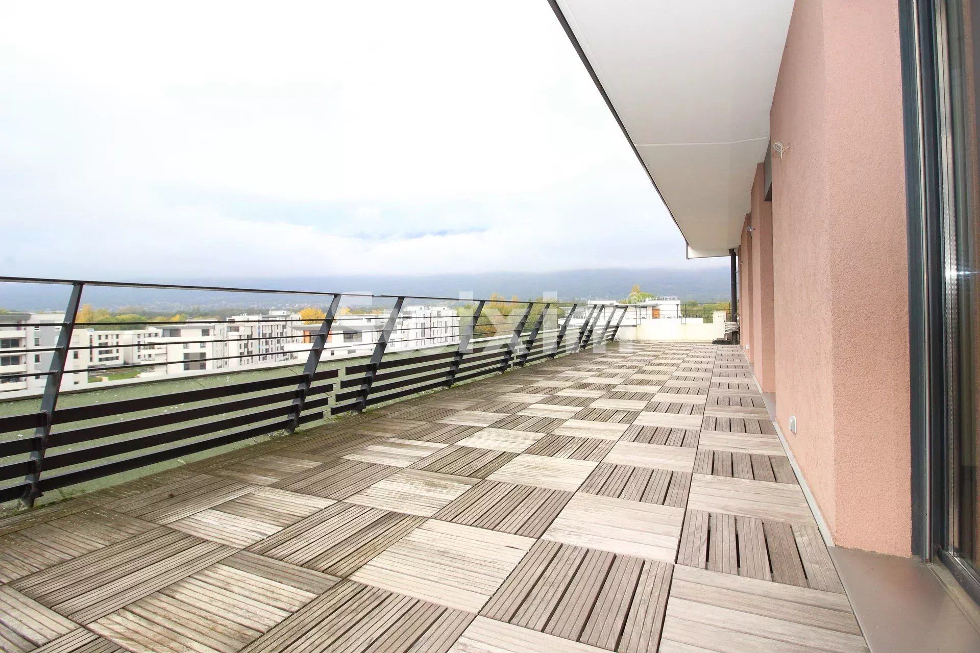 Sale Apartment Saint-Genis-Pouilly 7&nbsp;Rooms 245&nbsp;m²