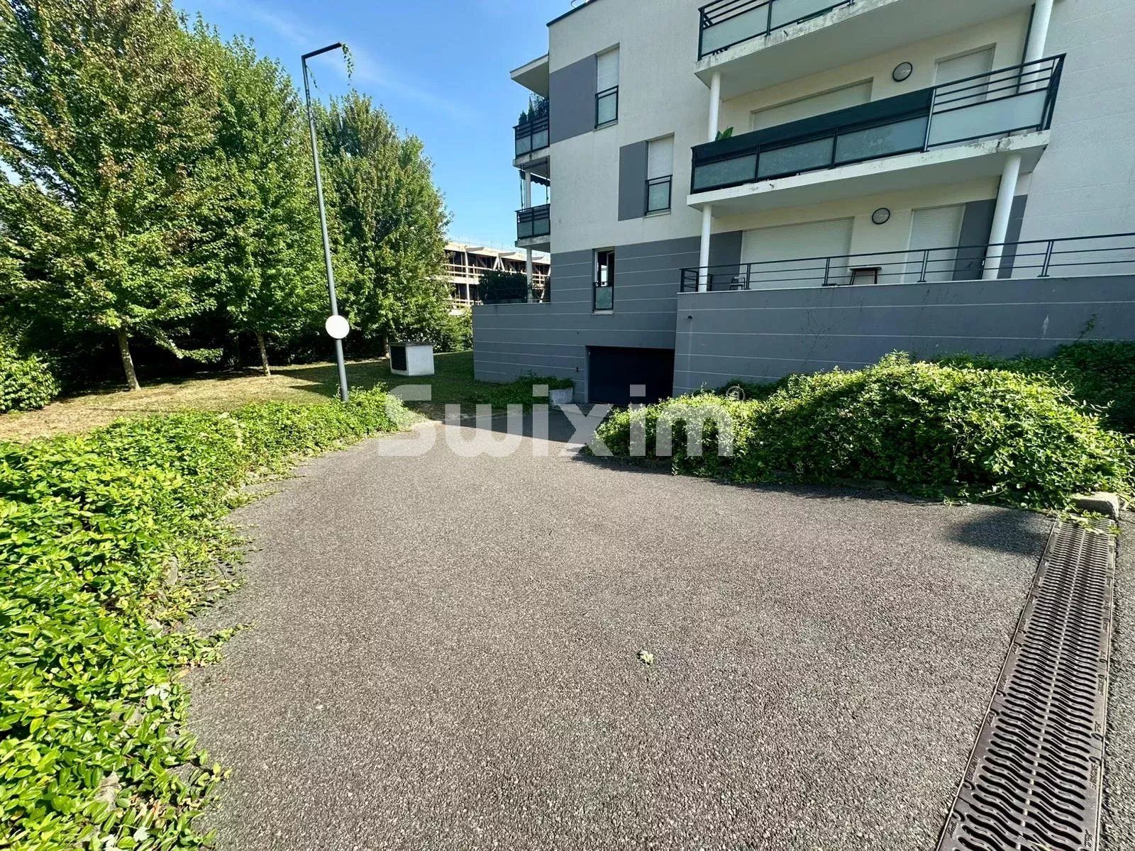 Rental Garage Saint-Genis-Pouilly 1&nbsp;room