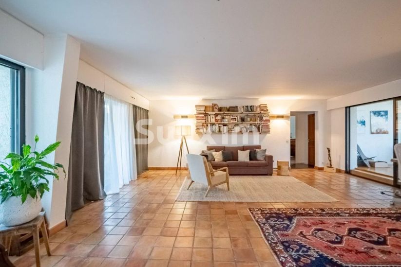 Vente Maison Saint-Genis-Pouilly 6&nbsp;Pièces 204&nbsp;m²