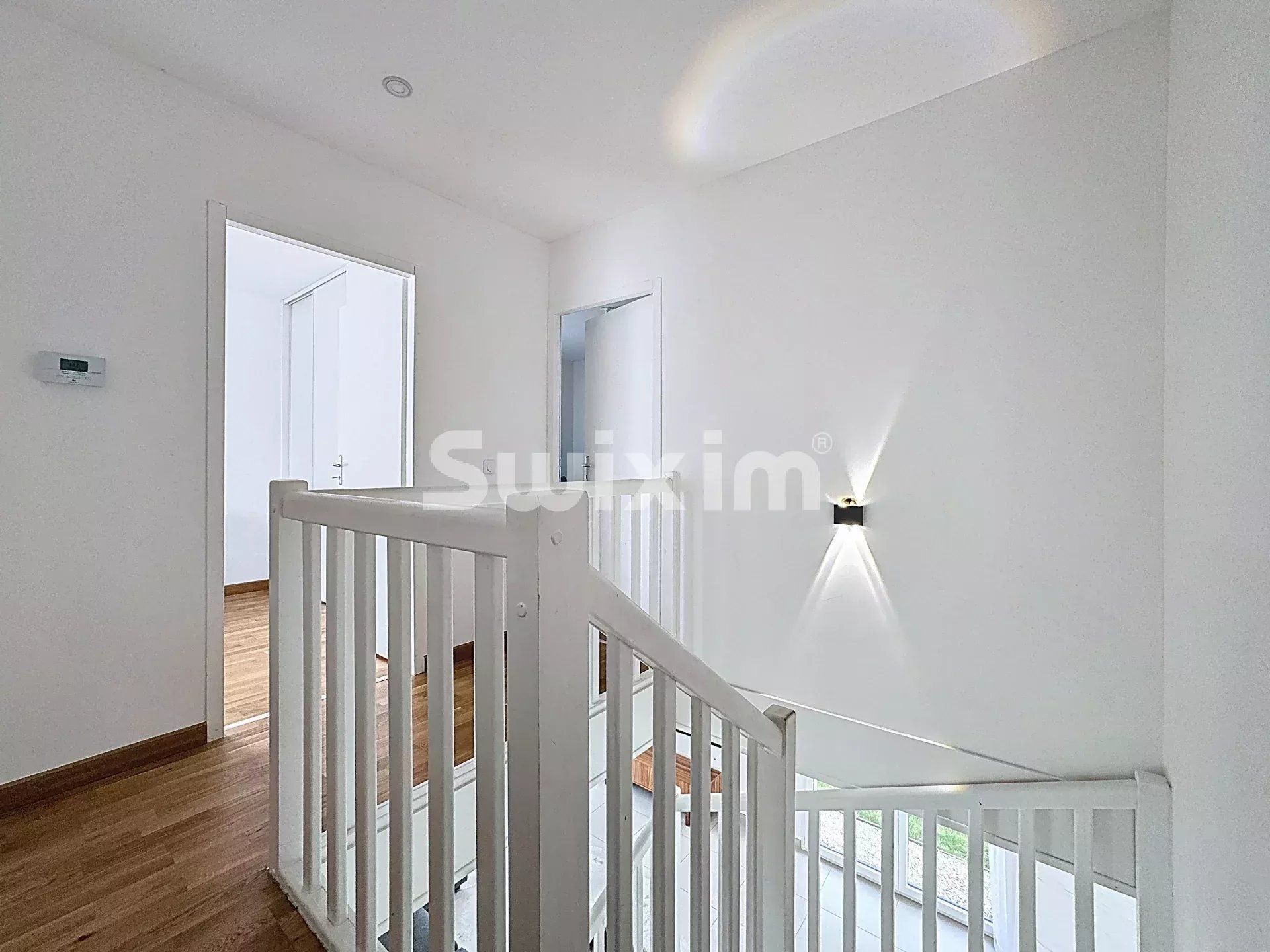 house 5 Rooms for sale on Crozet (01170)