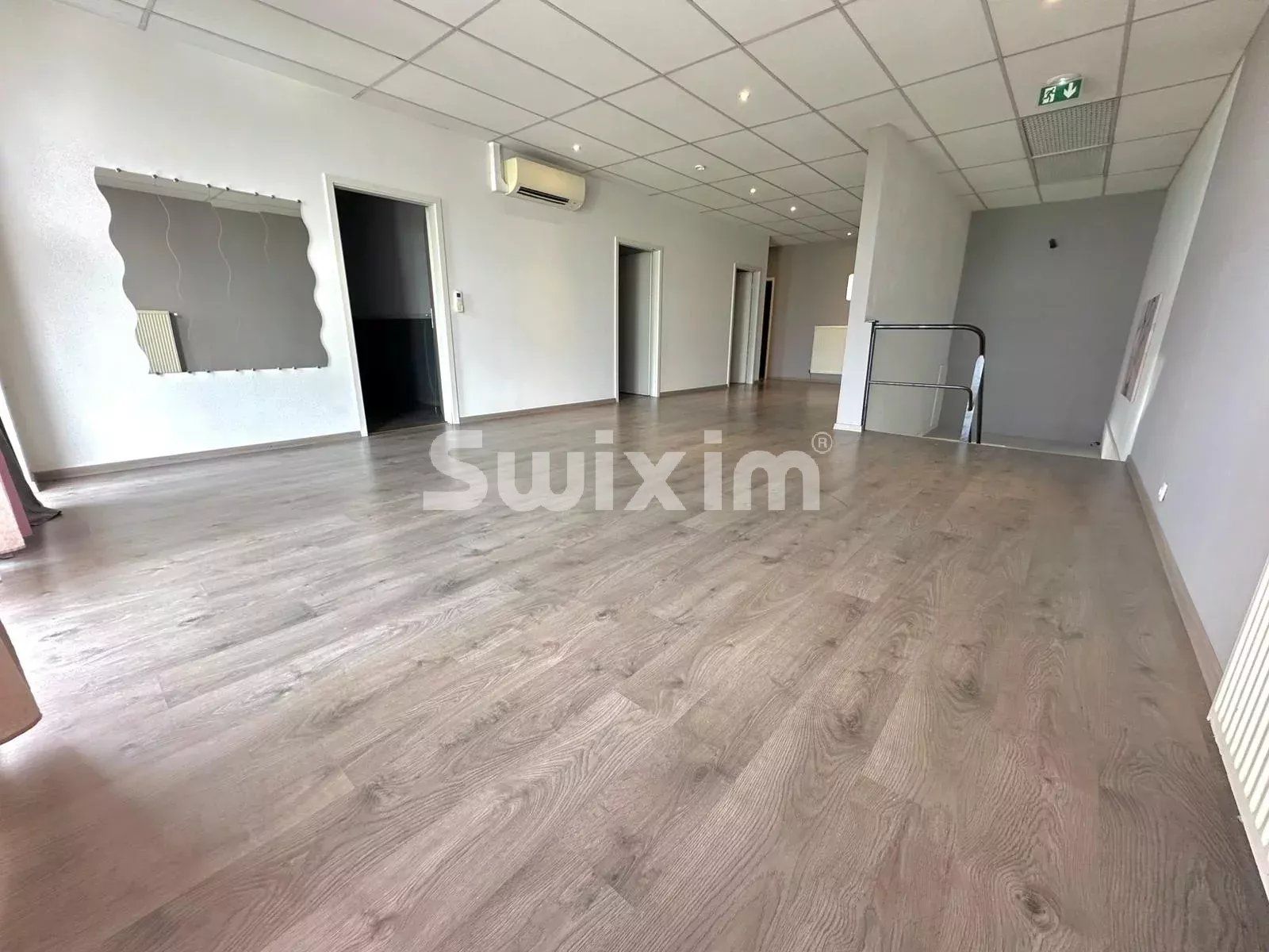 commerce 11 Pièces en location sur Ségny (01170)