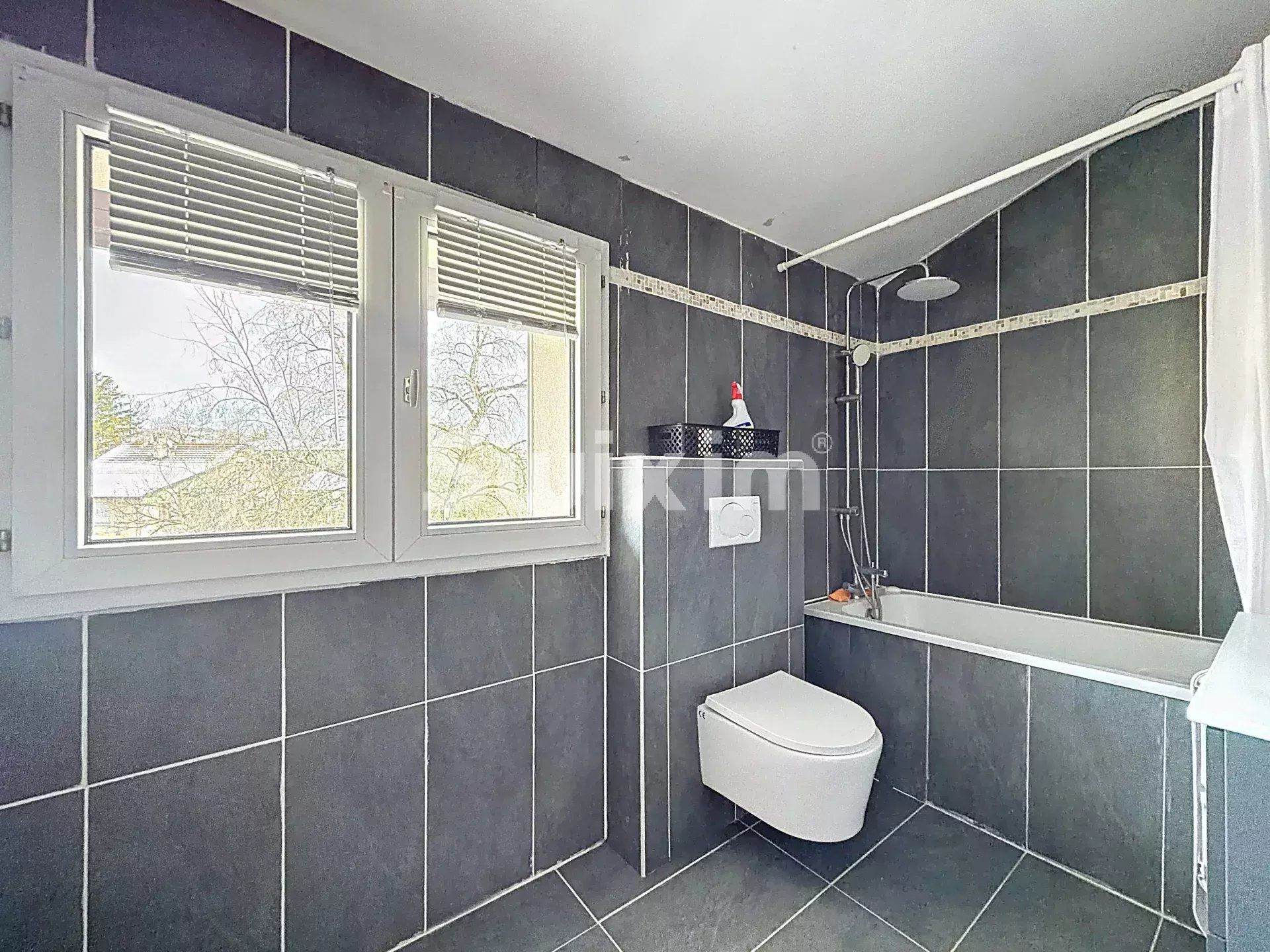apartment 4 Rooms for sale on Gex (01170)