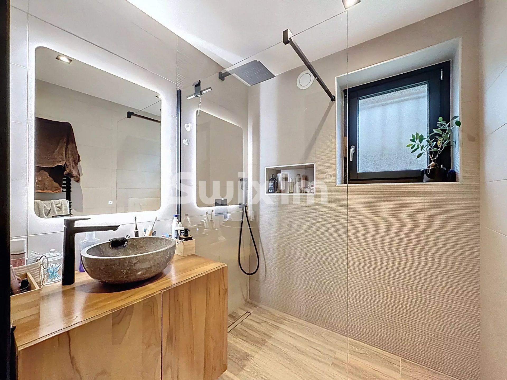 apartment 4 Rooms for sale on Divonne-les-Bains (01220)