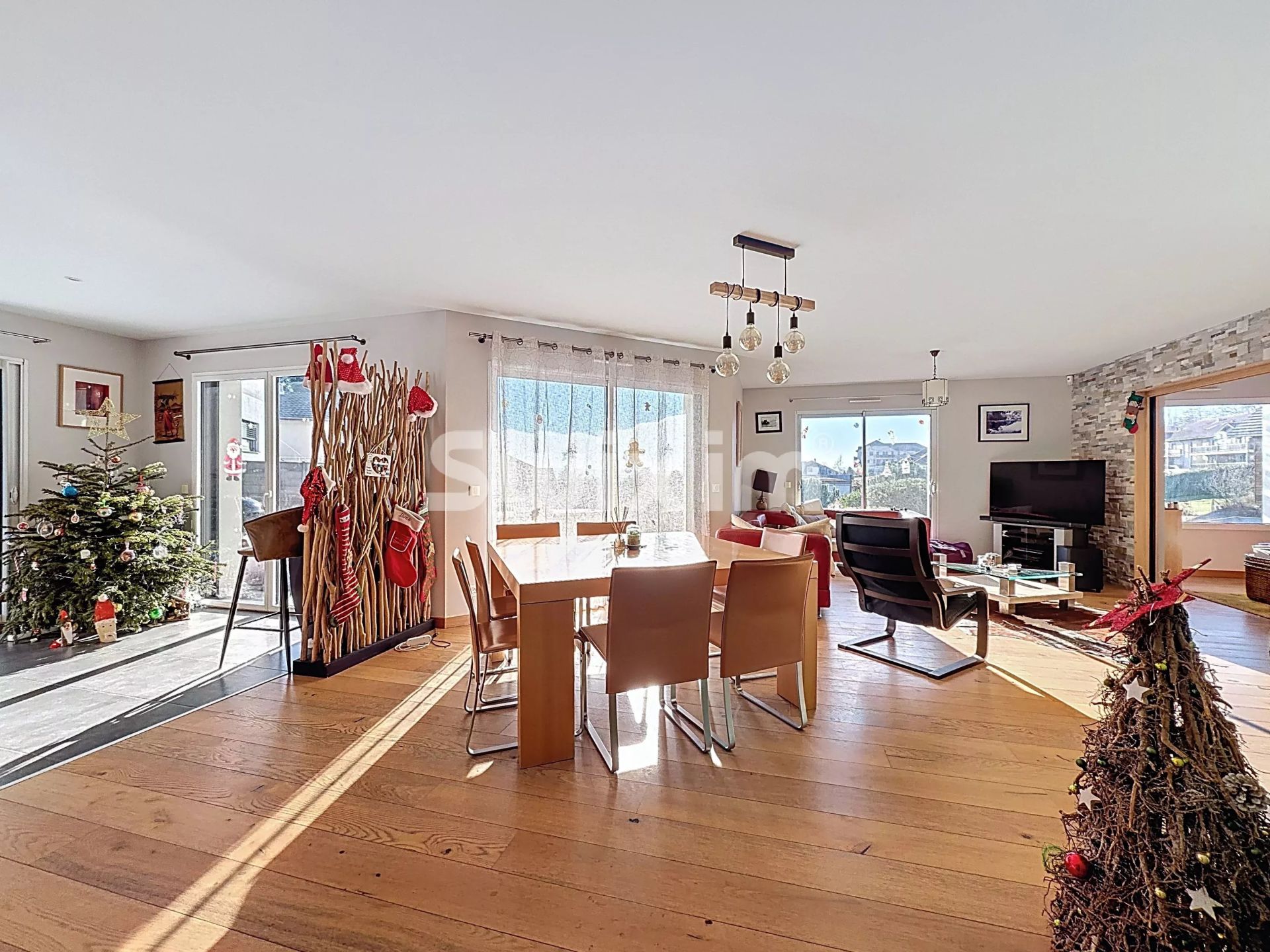 maison 7 Pièces en vente sur Chevry (01170)