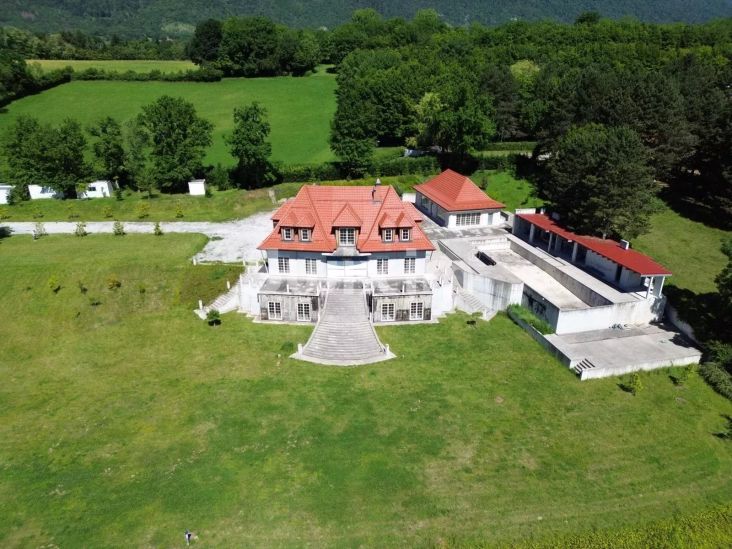 Vente Maison Échenevex 15&nbsp;Pièces 700&nbsp;m²