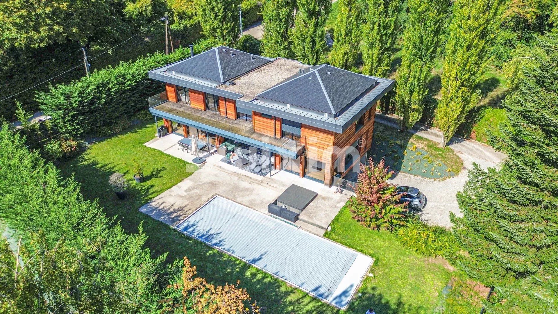 maison 8 Pièces en vente sur Divonne-les-Bains (01220)