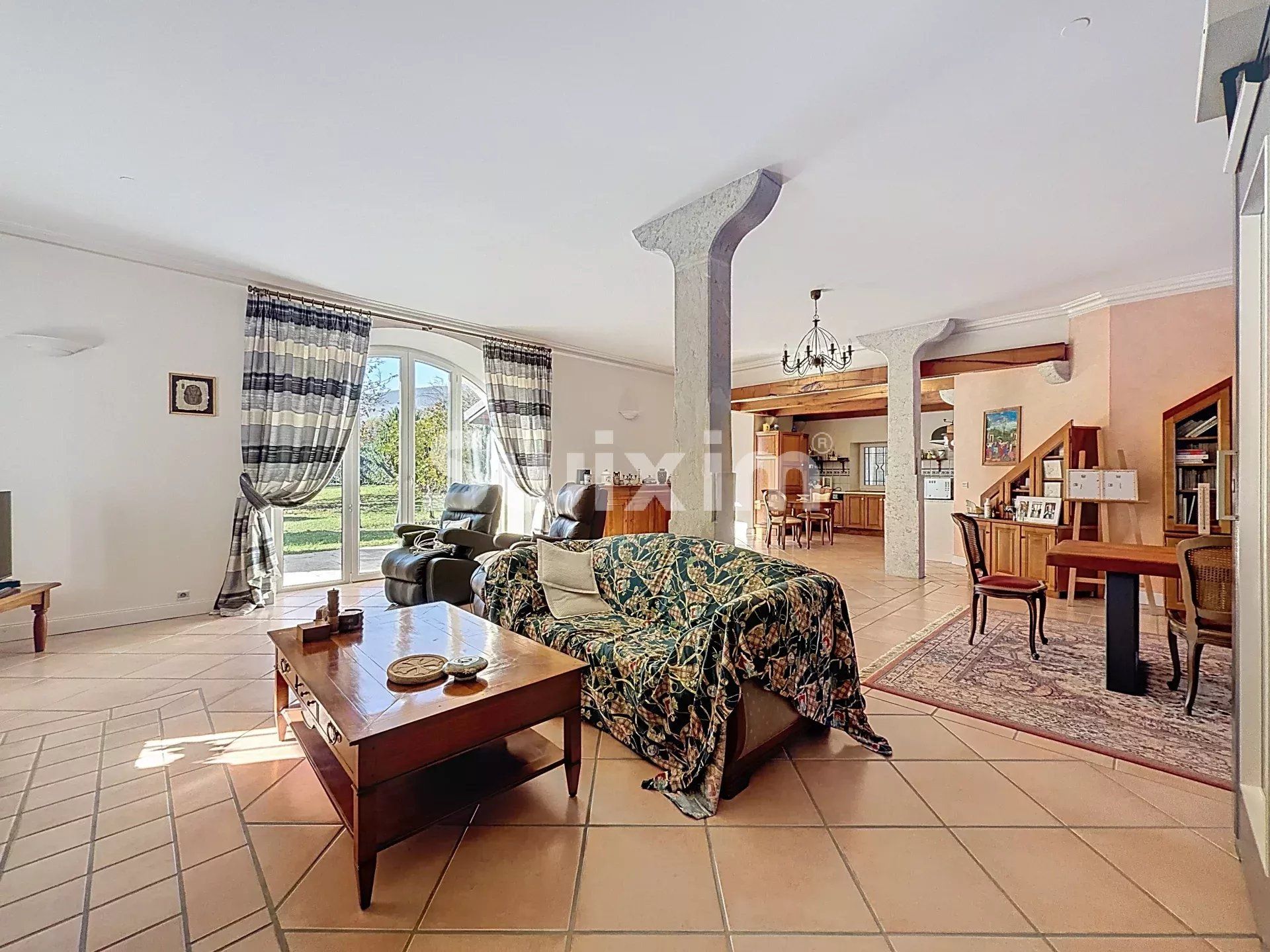 maison 12 Pièces en vente sur Saint-Jean-de-Gonville (01630)