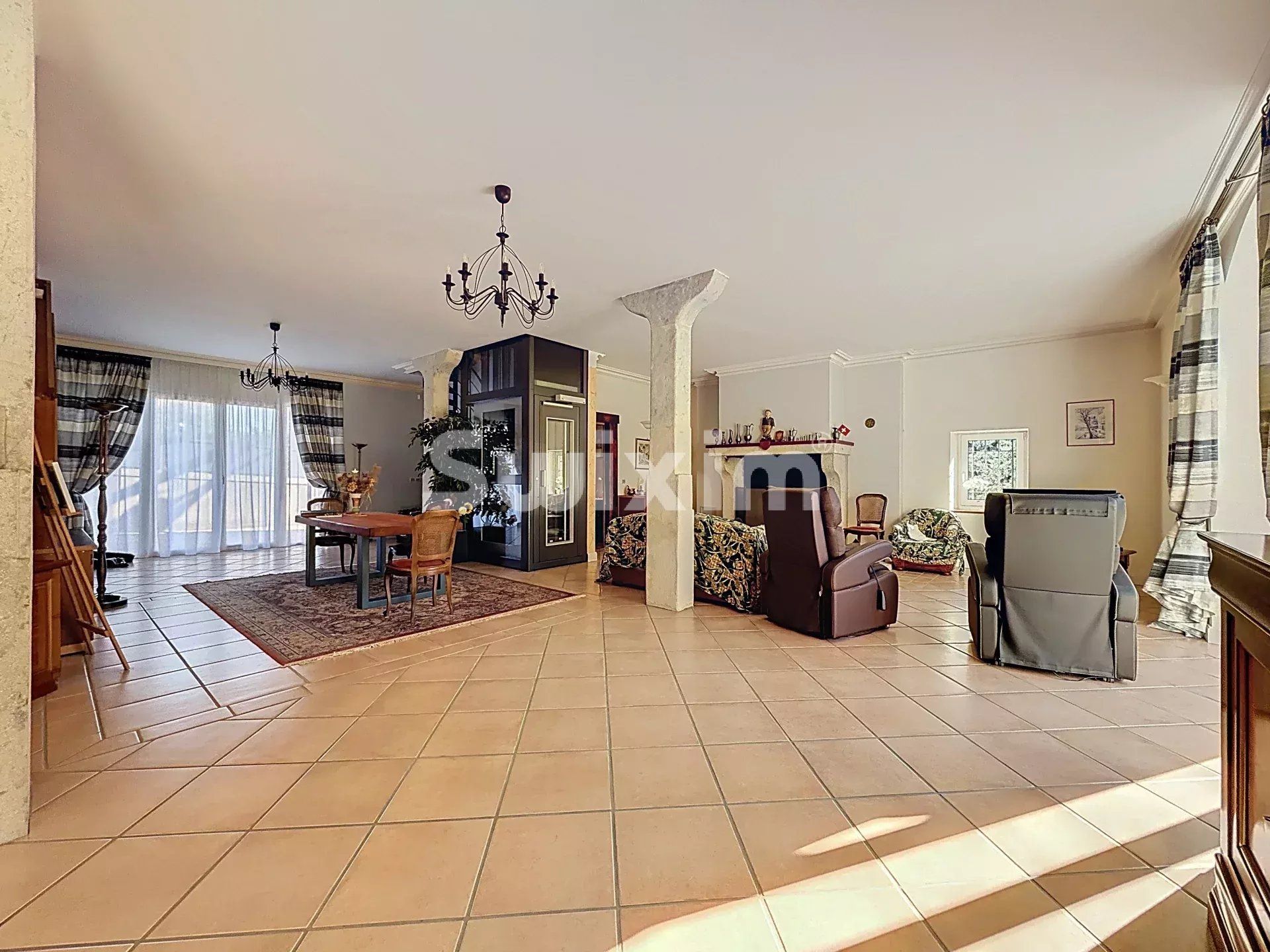 maison 12 Pièces en vente sur Saint-Jean-de-Gonville (01630)