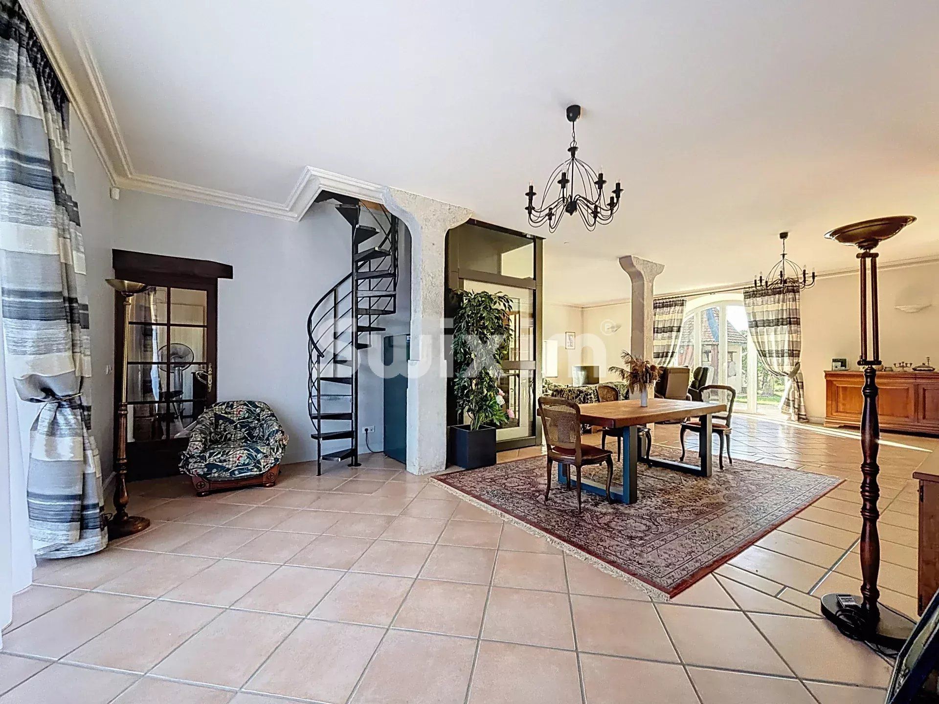 maison 12 Pièces en vente sur Saint-Jean-de-Gonville (01630)