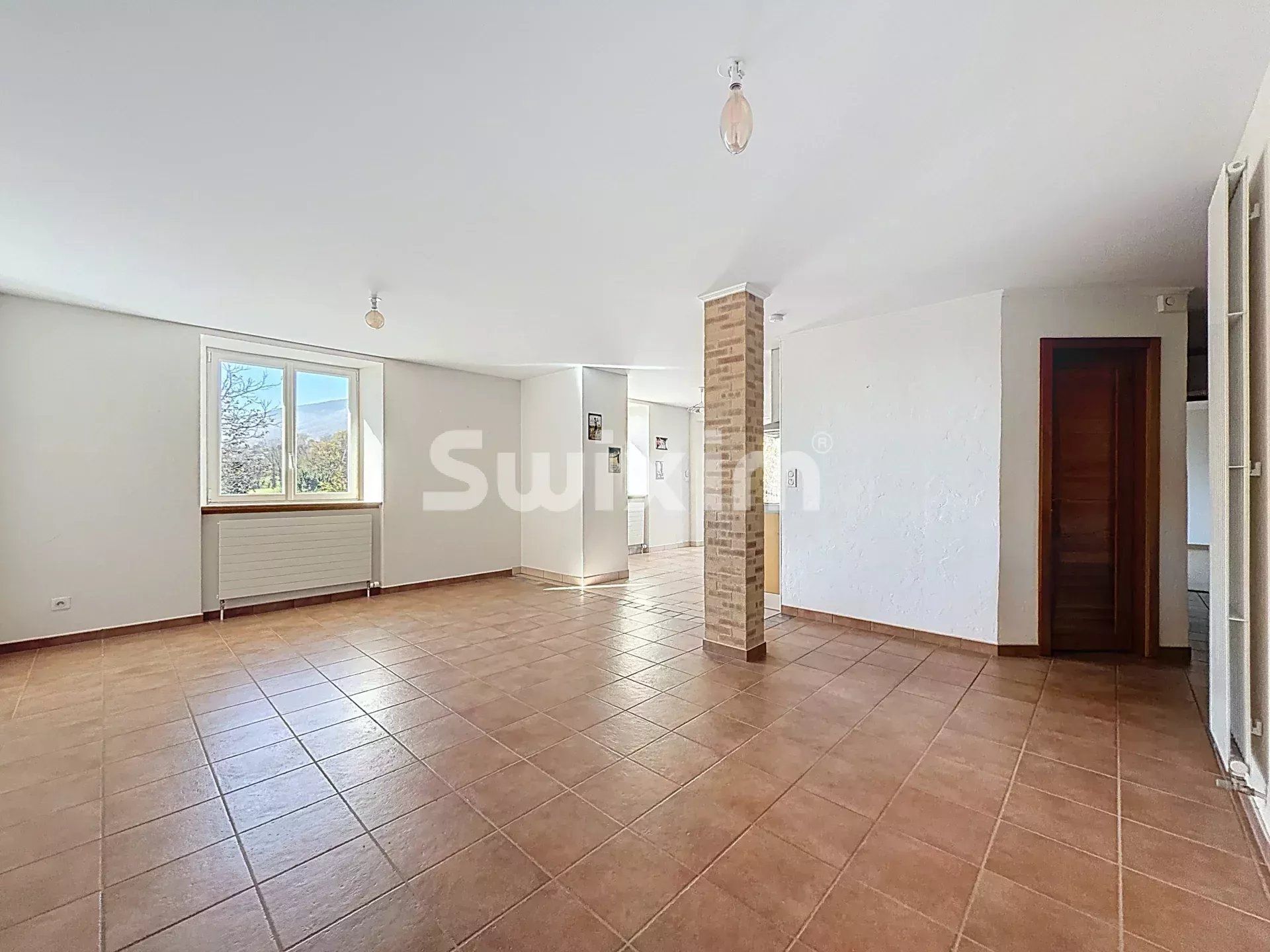 maison 12 Pièces en vente sur Saint-Jean-de-Gonville (01630)