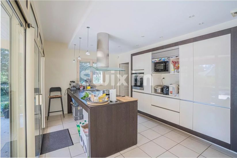 Vente Maison Gex 10&nbsp;Pièces 360&nbsp;m²