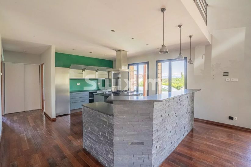 Vente Maison Grilly 6&nbsp;Pièces 210&nbsp;m²