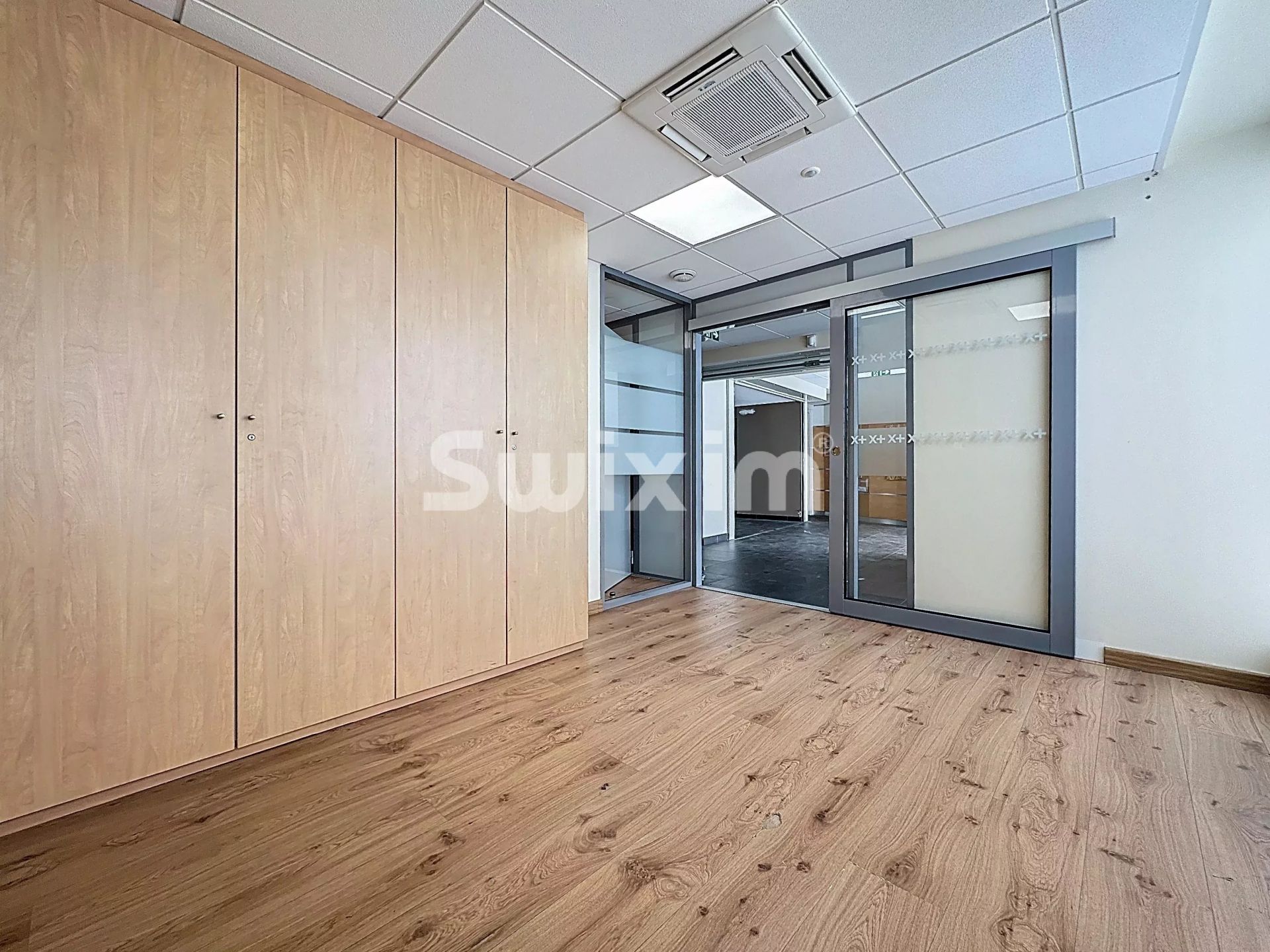Location Commerce Divonne-les-Bains 140&nbsp;m²