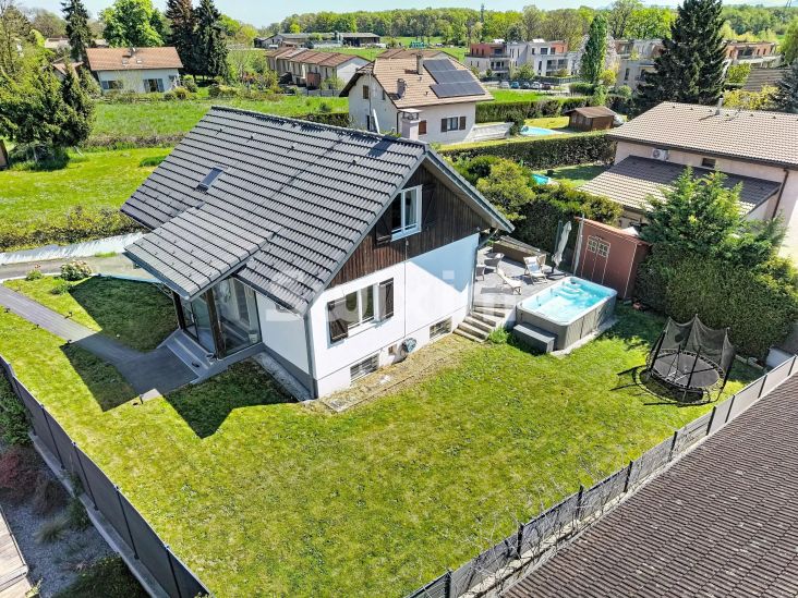 Vente Maison Ornex 7&nbsp;Pièces 219&nbsp;m²