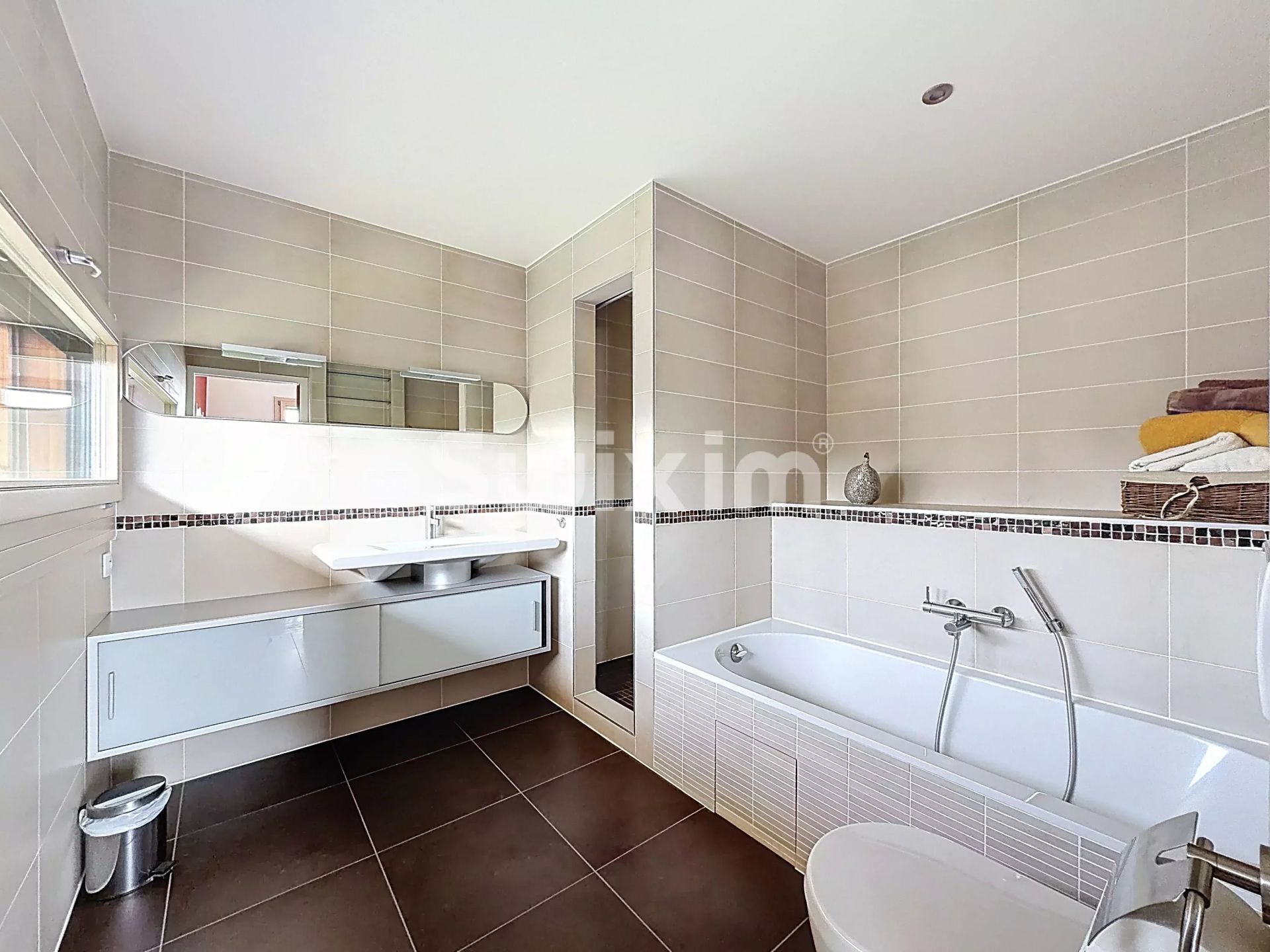 maison 8 Pièces en vente sur Divonne-les-Bains (01220)