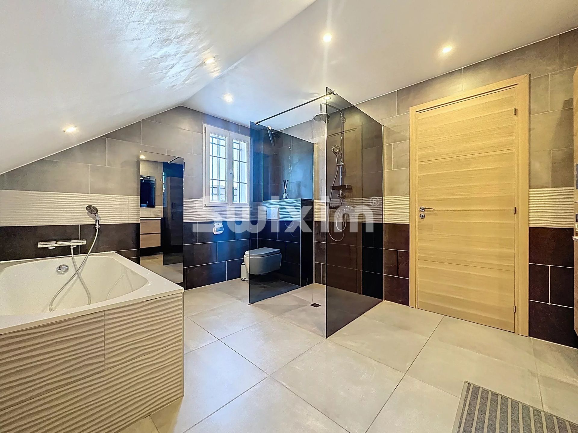 maison 5 Pièces en vente sur Saint-Genis-Pouilly (01630)