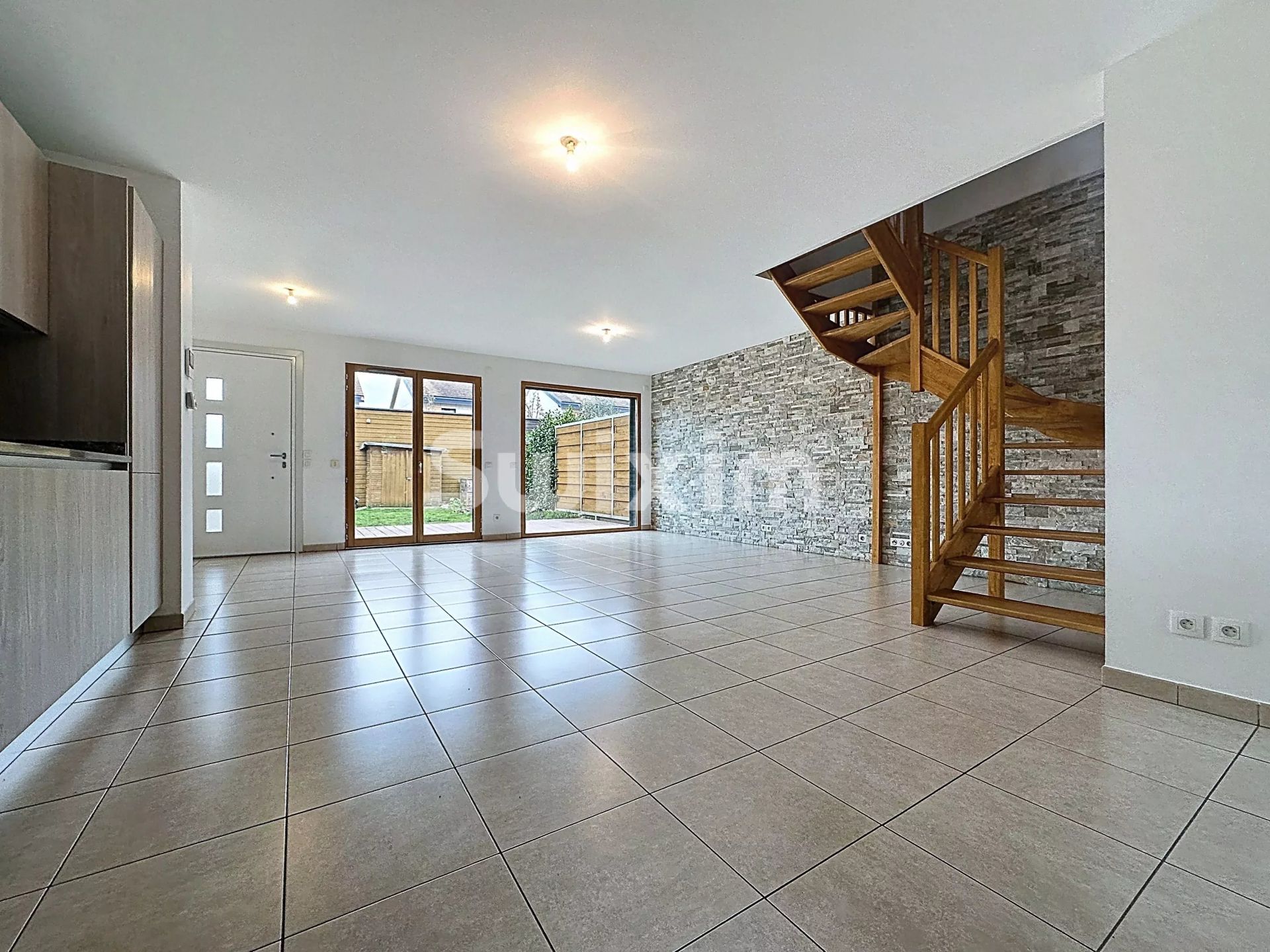 maison 5 Pièces en location sur Échenevex (01170)