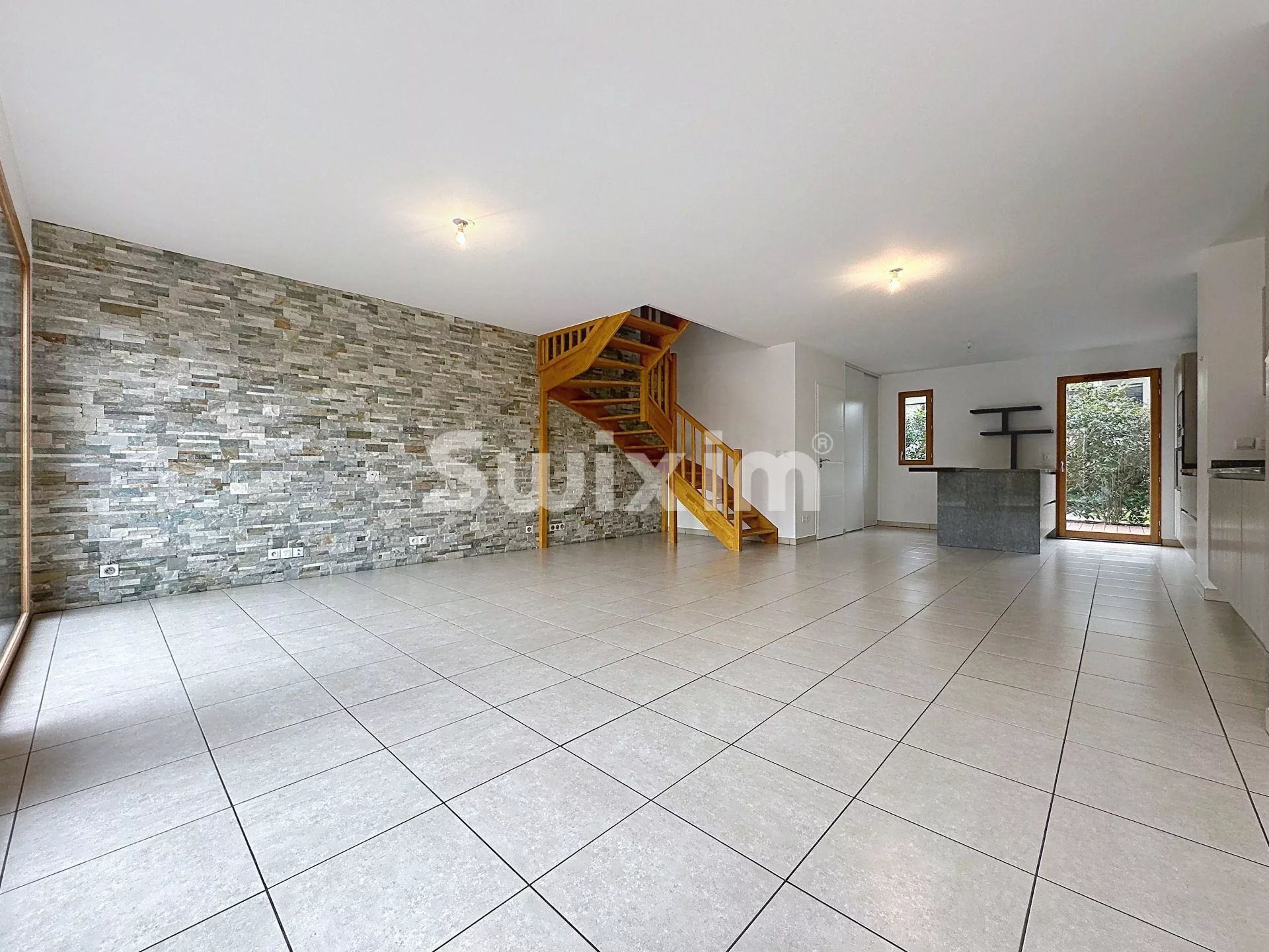 maison 5 Pièces en location sur Échenevex (01170)