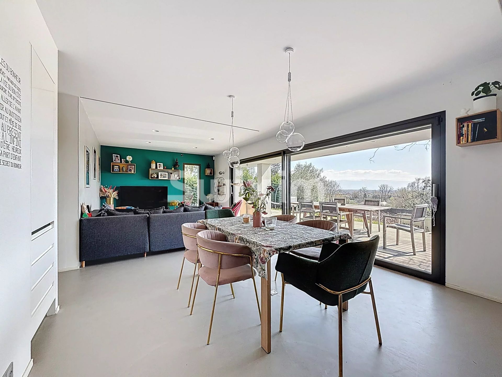 maison 7 Pièces en vente sur Saint-Genis-Pouilly (01630)
