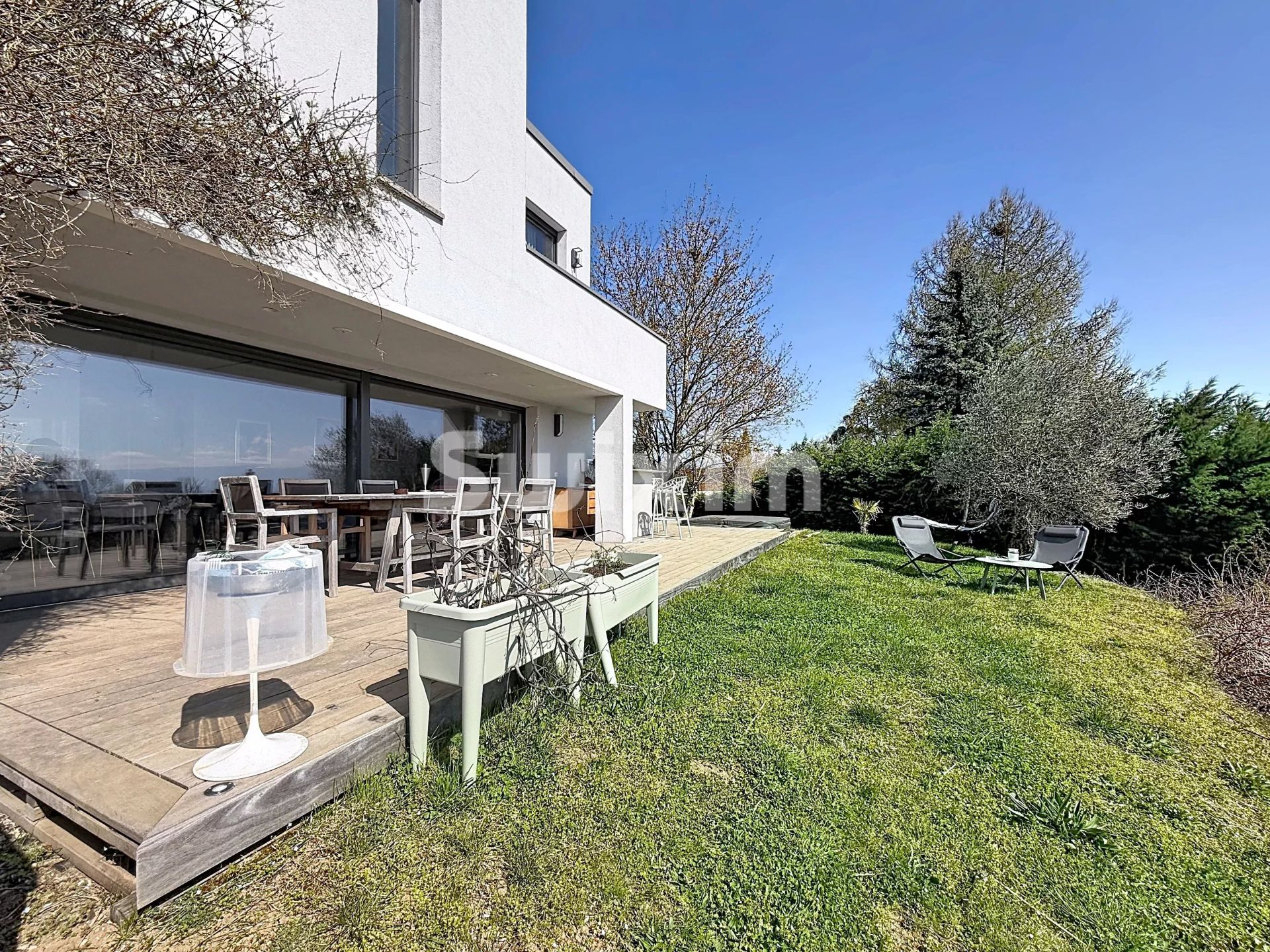 maison 7 Pièces en vente sur Saint-Genis-Pouilly (01630)