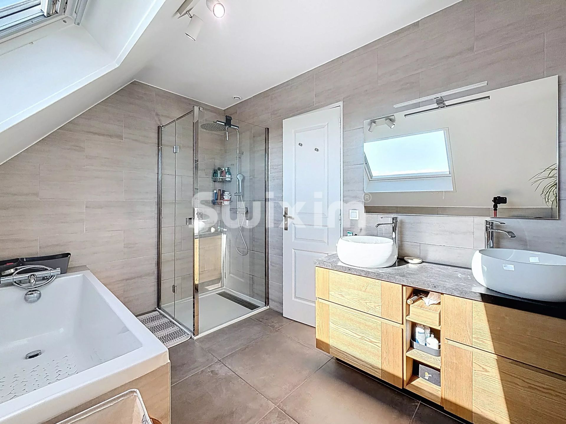 maison 8 Pièces en vente sur Saint-Genis-Pouilly (01630)