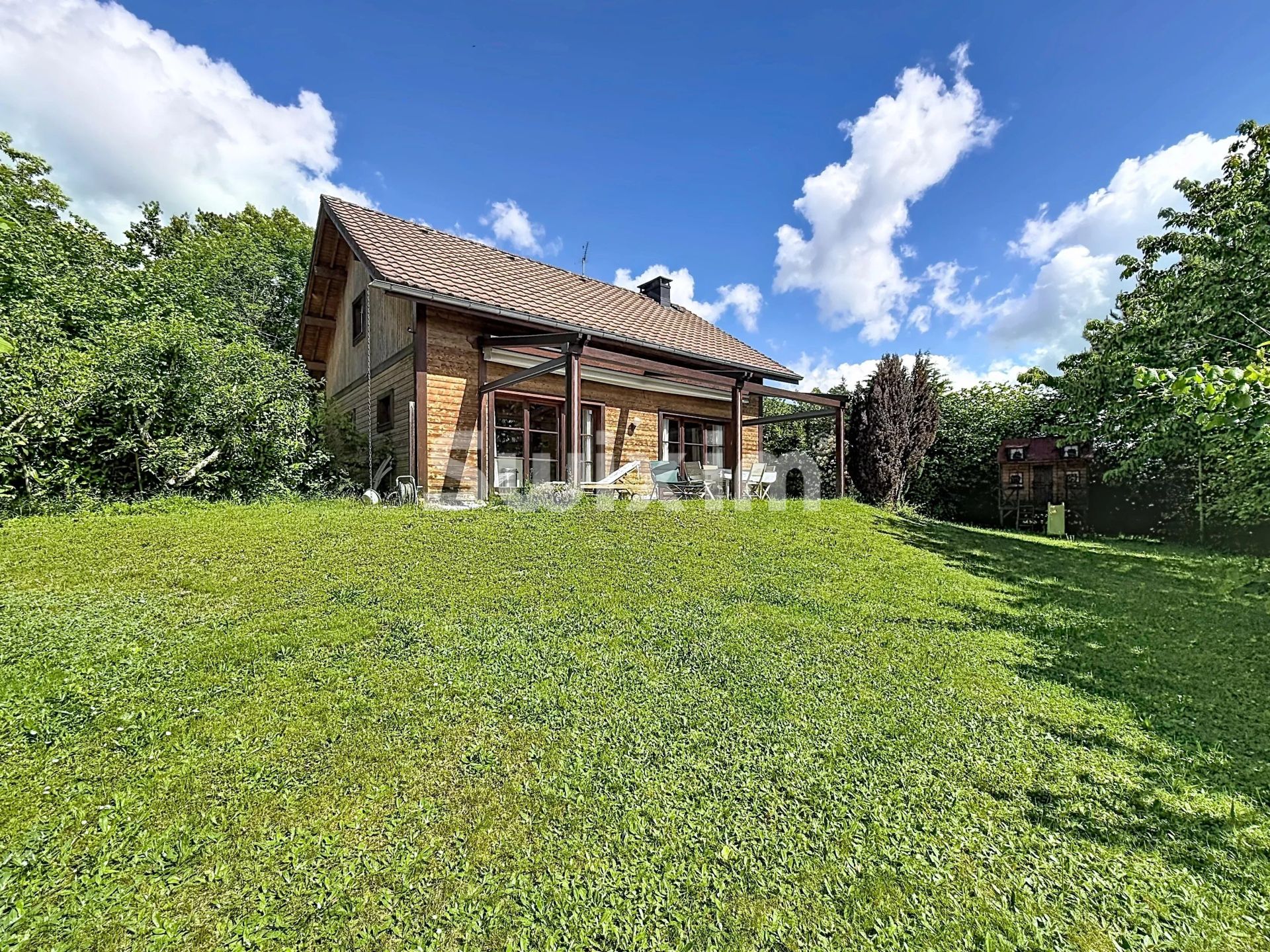house 6 Rooms for sale on Grilly (01220)
