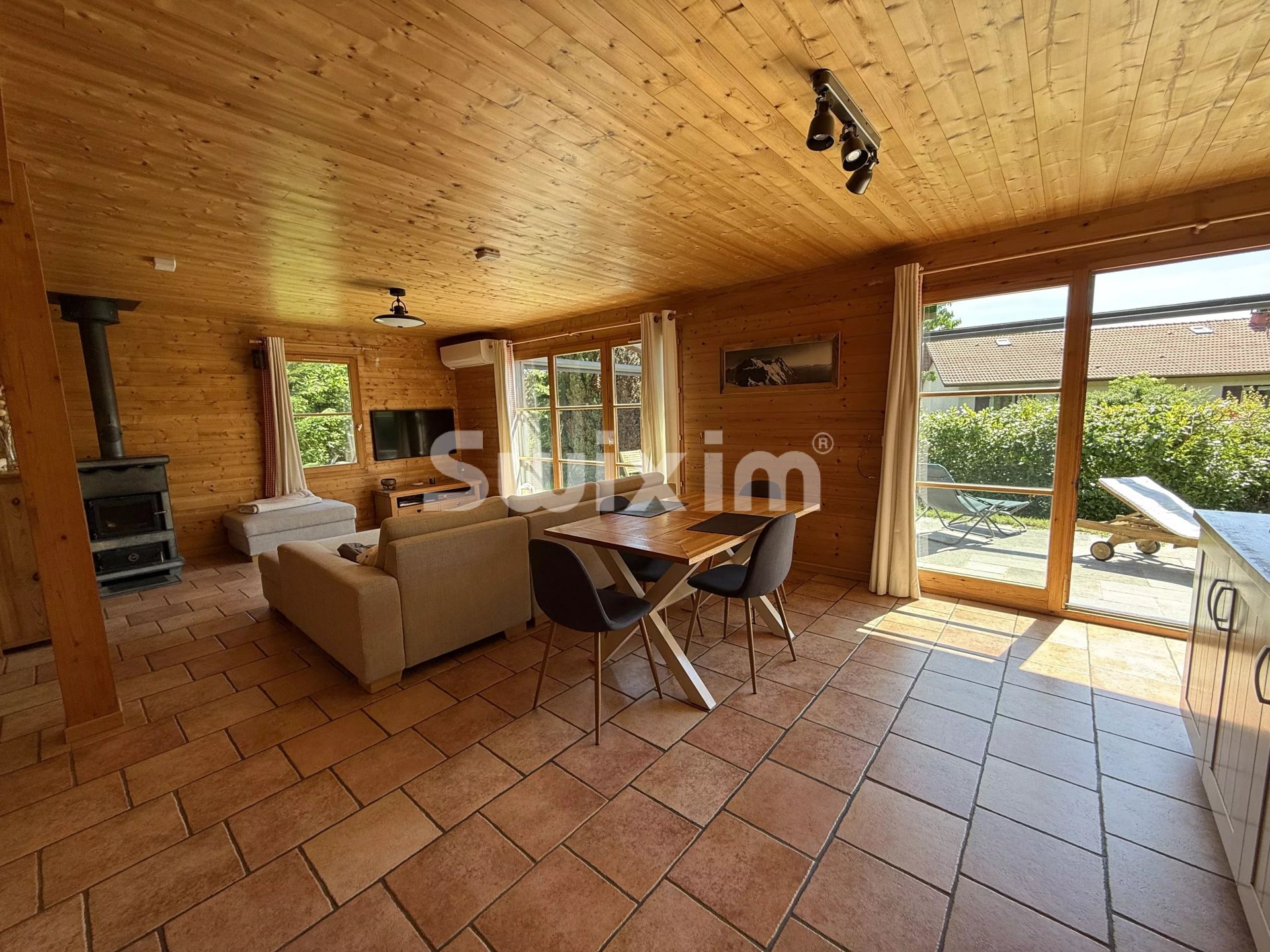 house 6 Rooms for sale on Grilly (01220)