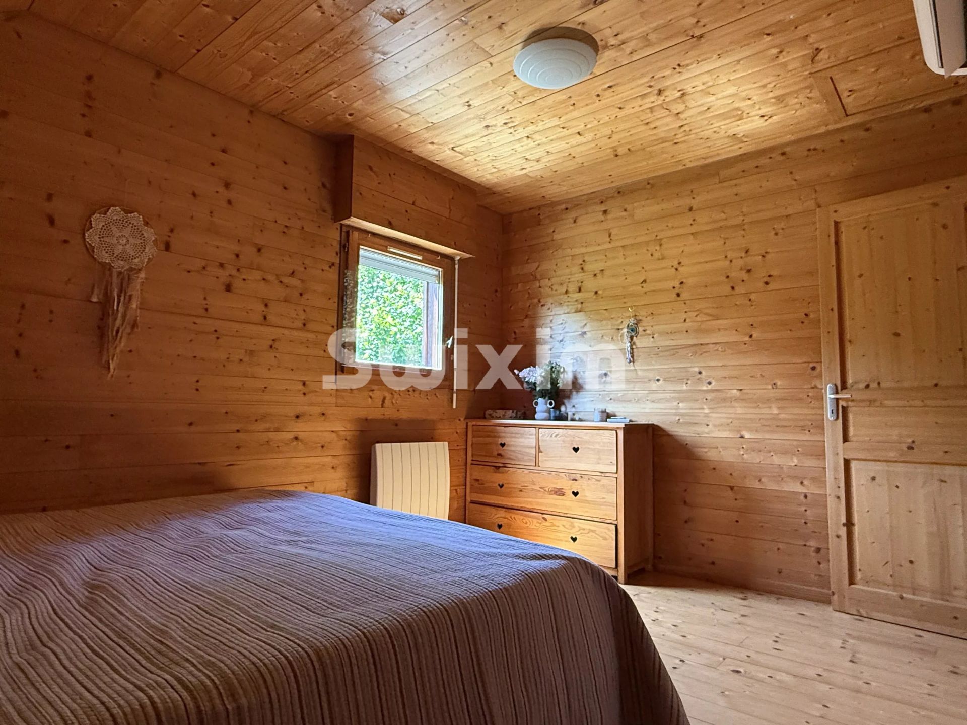 house 6 Rooms for sale on Grilly (01220)