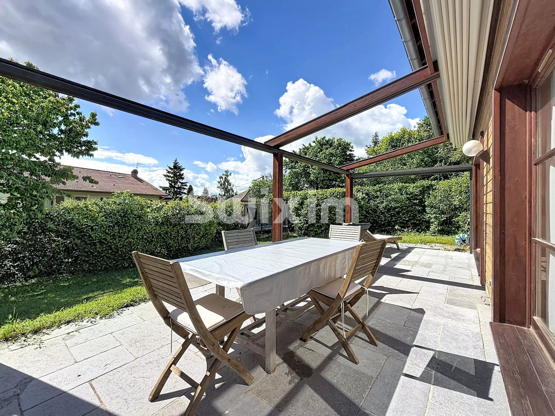 house 6 Rooms for sale on Grilly (01220)