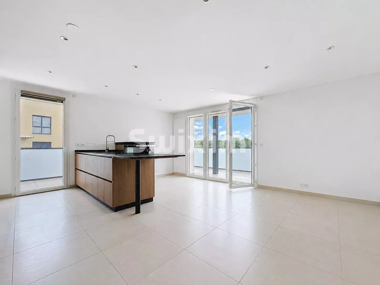 apartment 4 Rooms for sale on Ferney-Voltaire (01210)