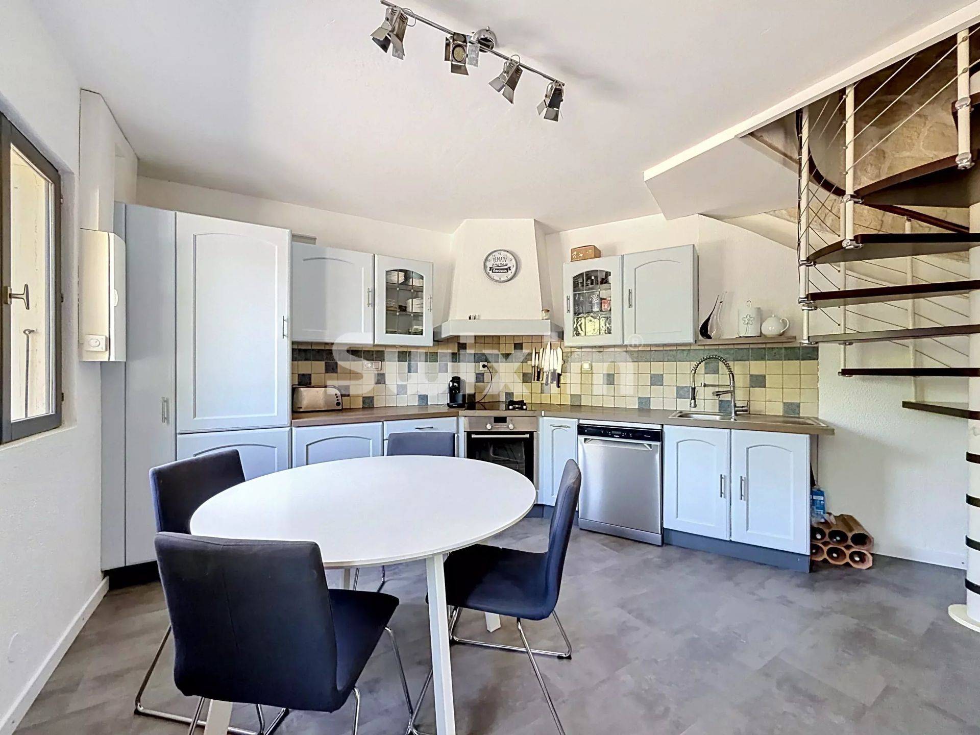 house 4 Rooms for sale on Péron (01630)