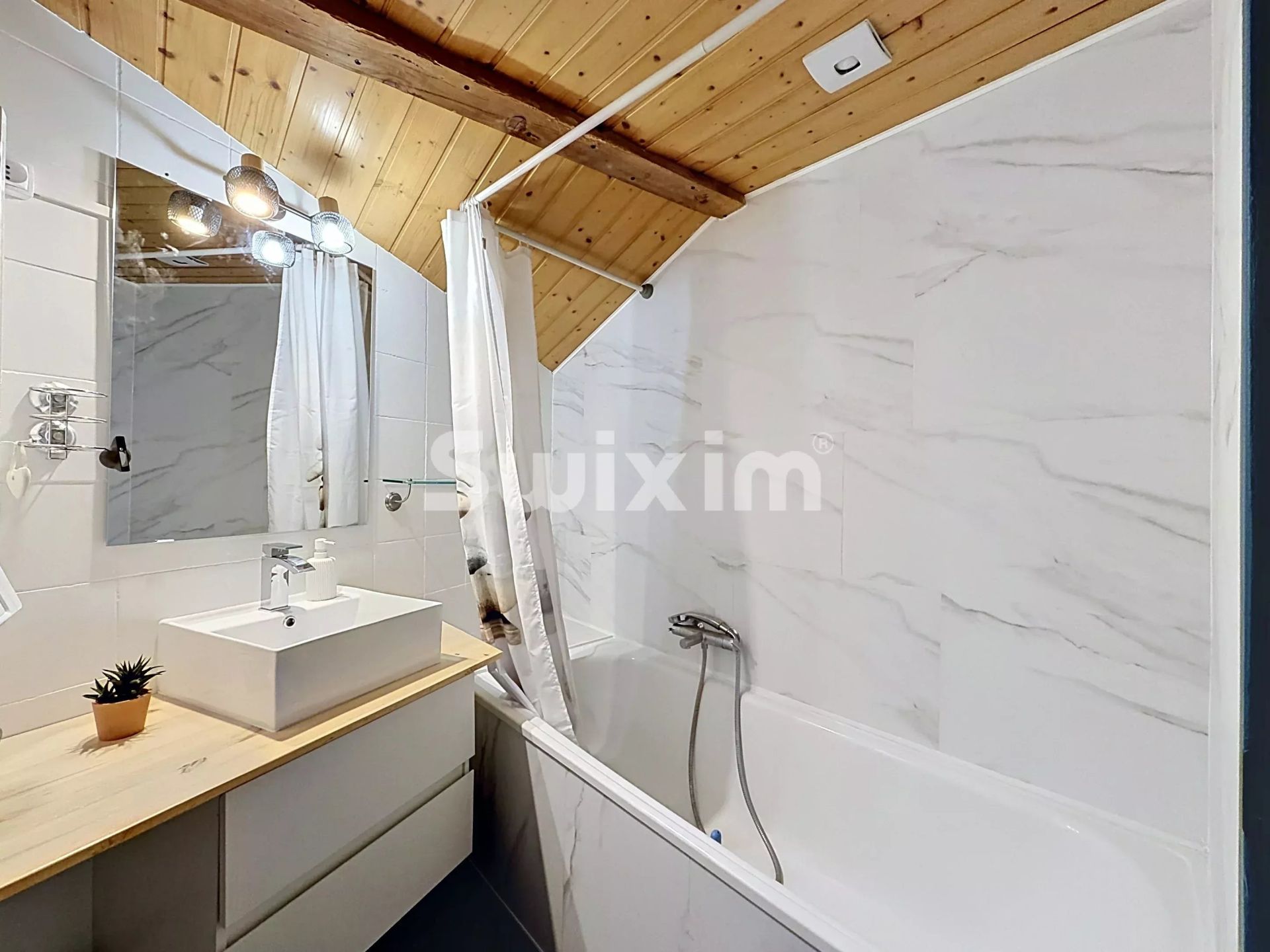 house 4 Rooms for sale on Péron (01630)