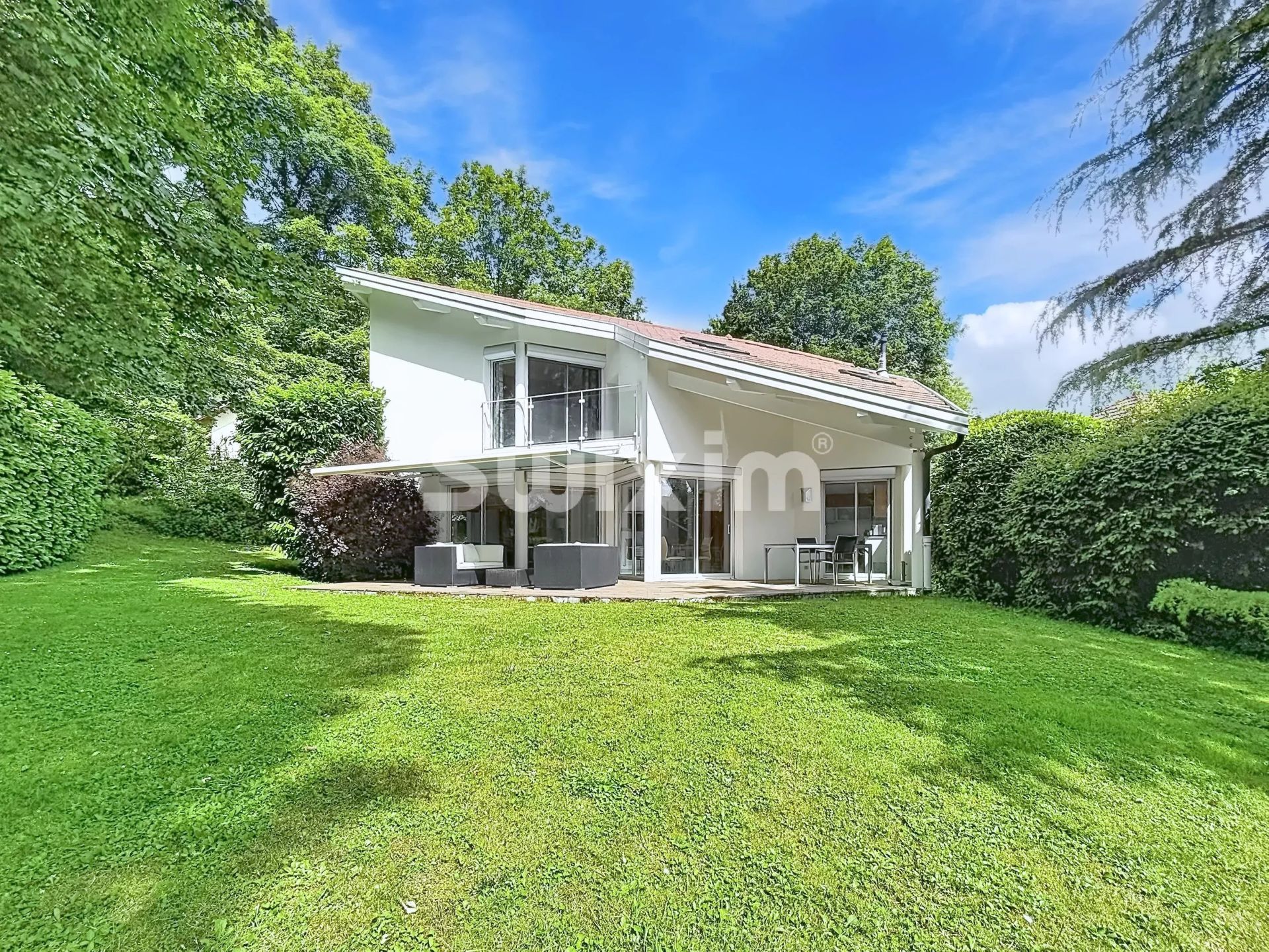 house 6 Rooms for sale on Échenevex (01170)