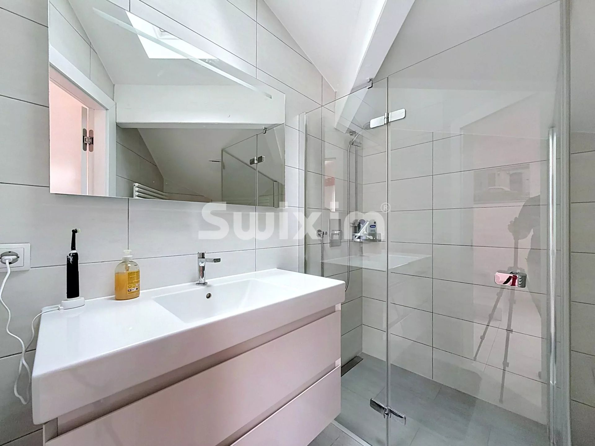 house 6 Rooms for sale on Échenevex (01170)