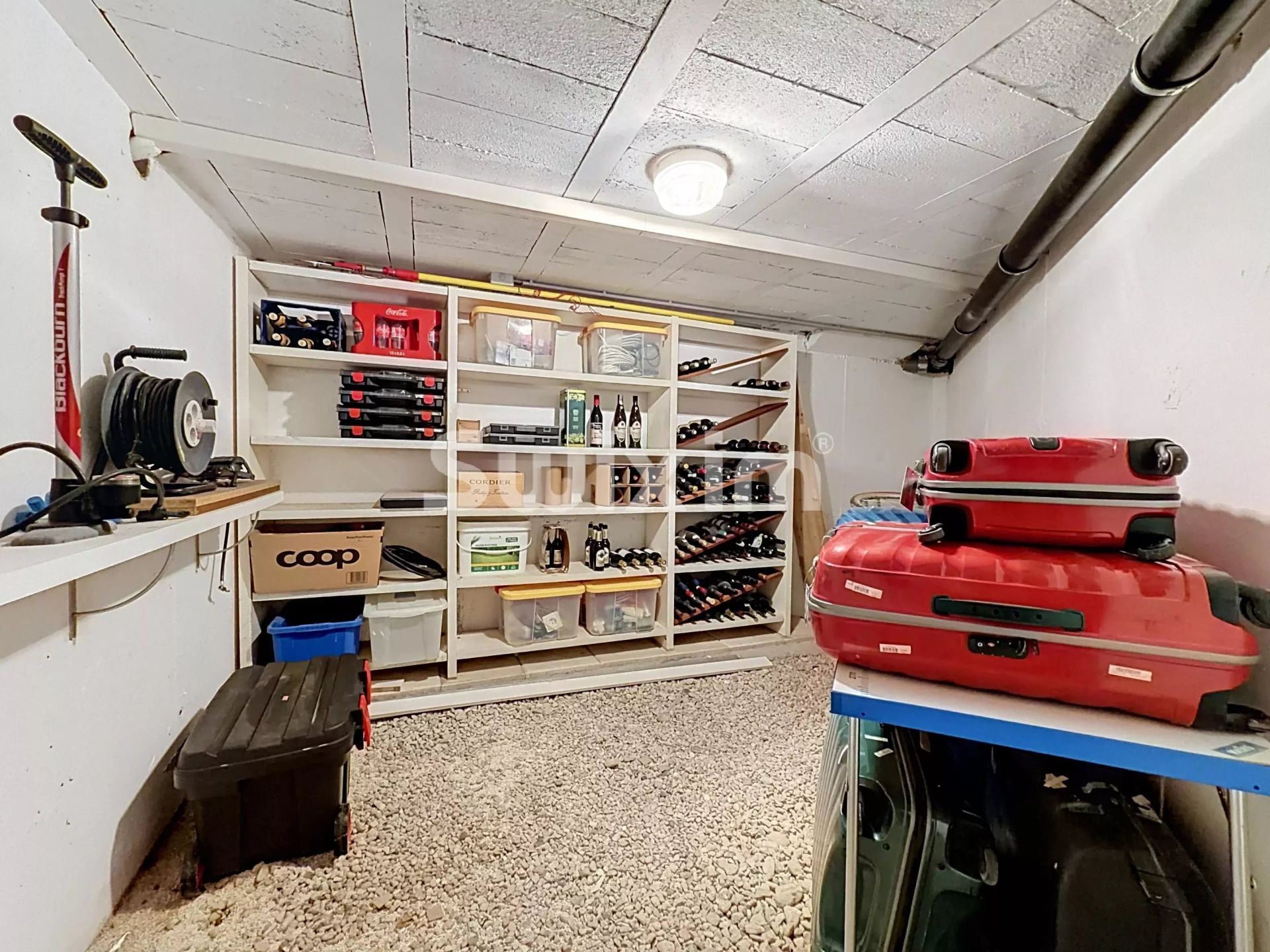 house 6 Rooms for sale on Échenevex (01170)