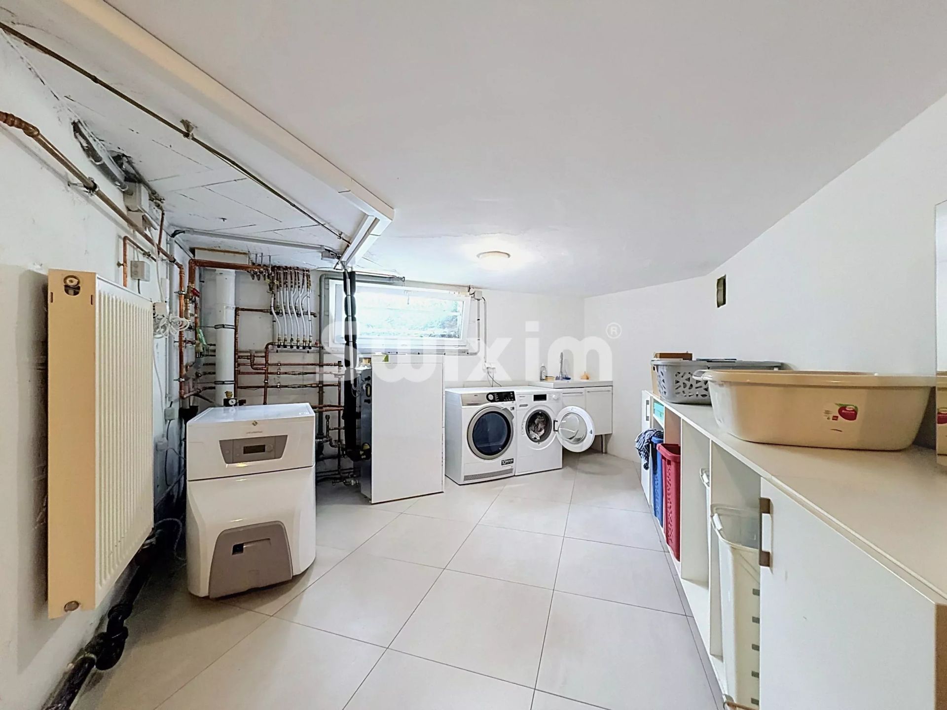 house 6 Rooms for sale on Échenevex (01170)