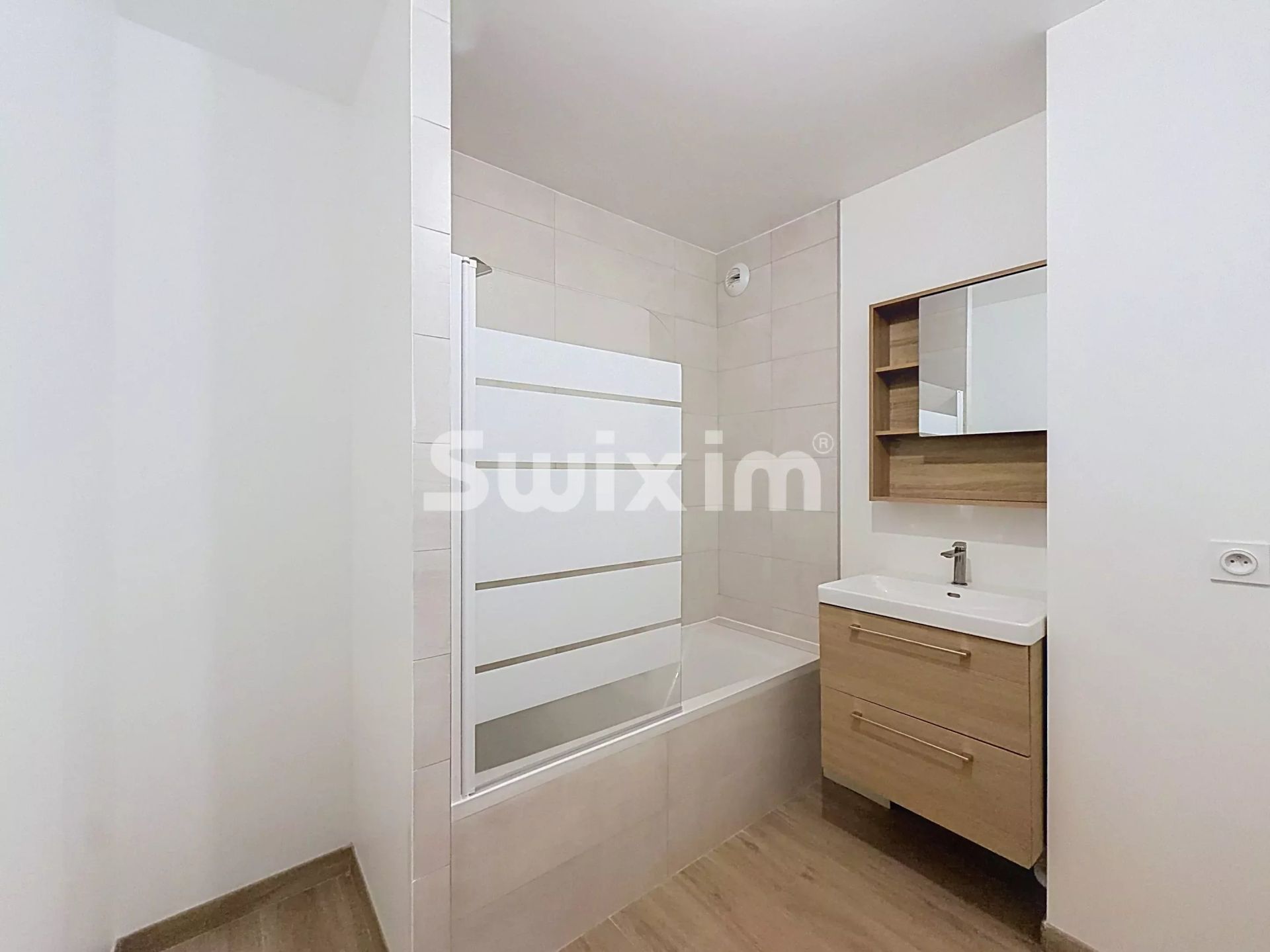 apartment 4 Rooms for sale on Prévessin-Moëns (01280)