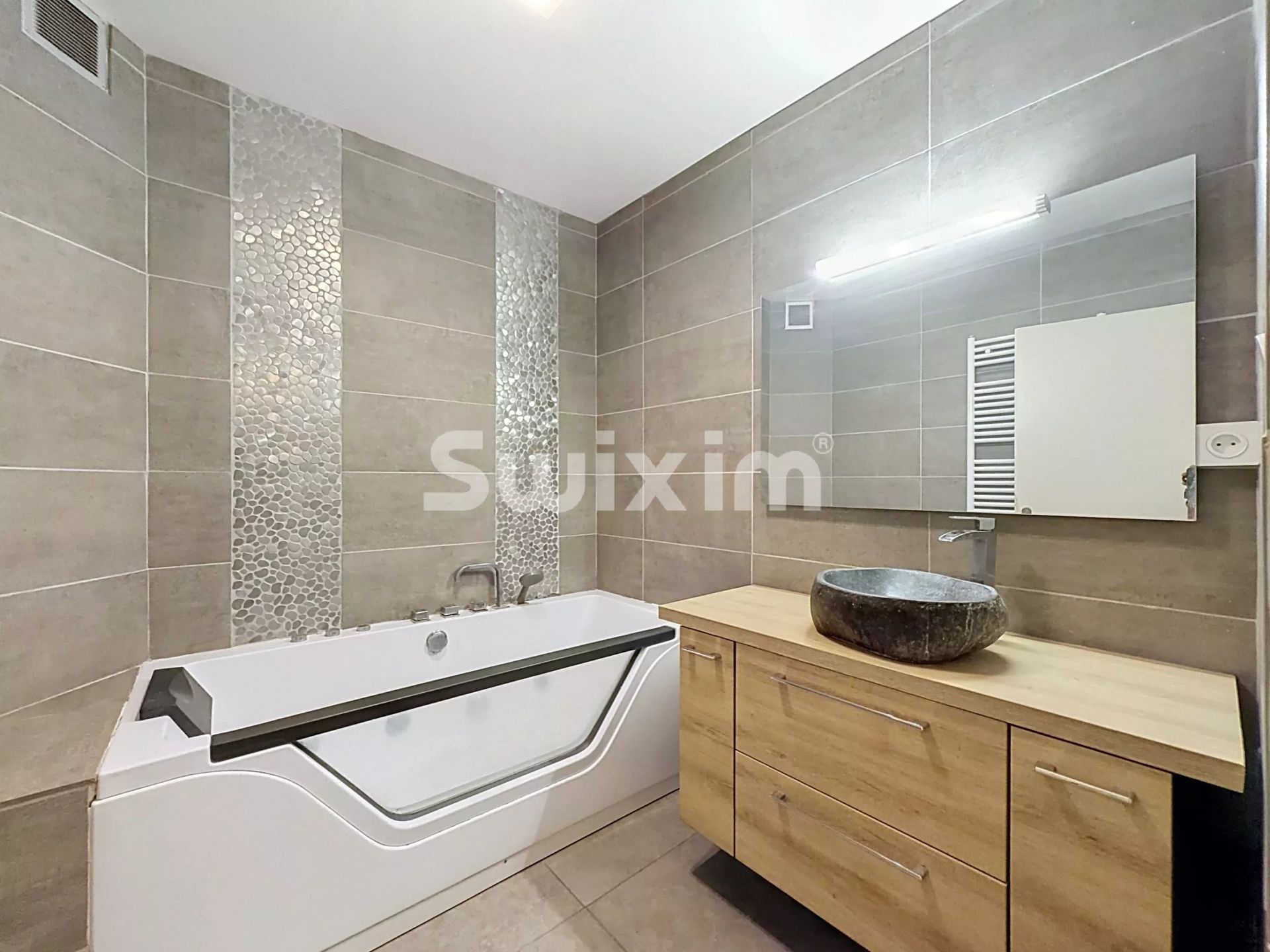 apartment 4 Rooms for sale on Gex (01170)