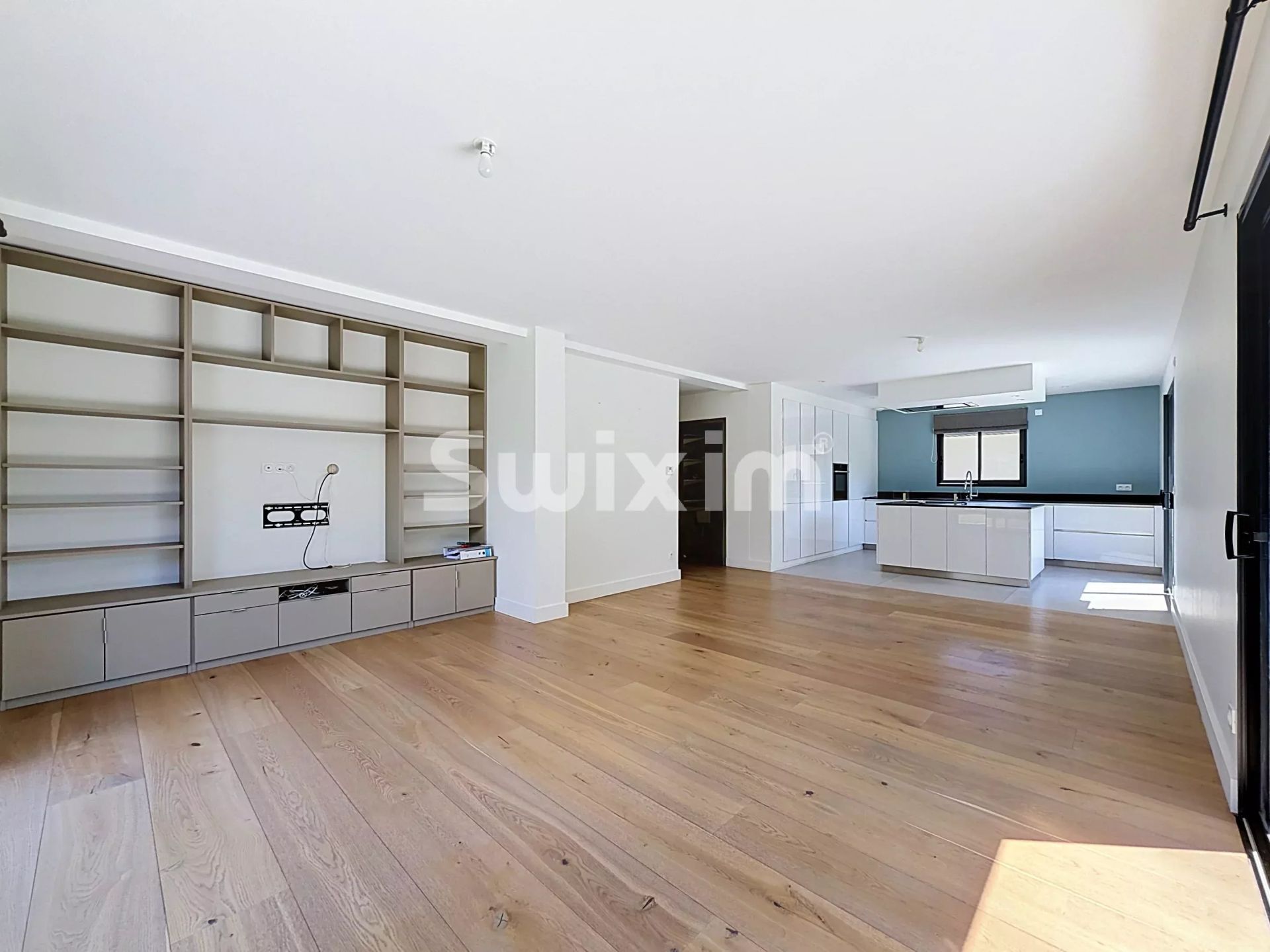 house 6 Rooms for sale on Prévessin-Moëns (01280)