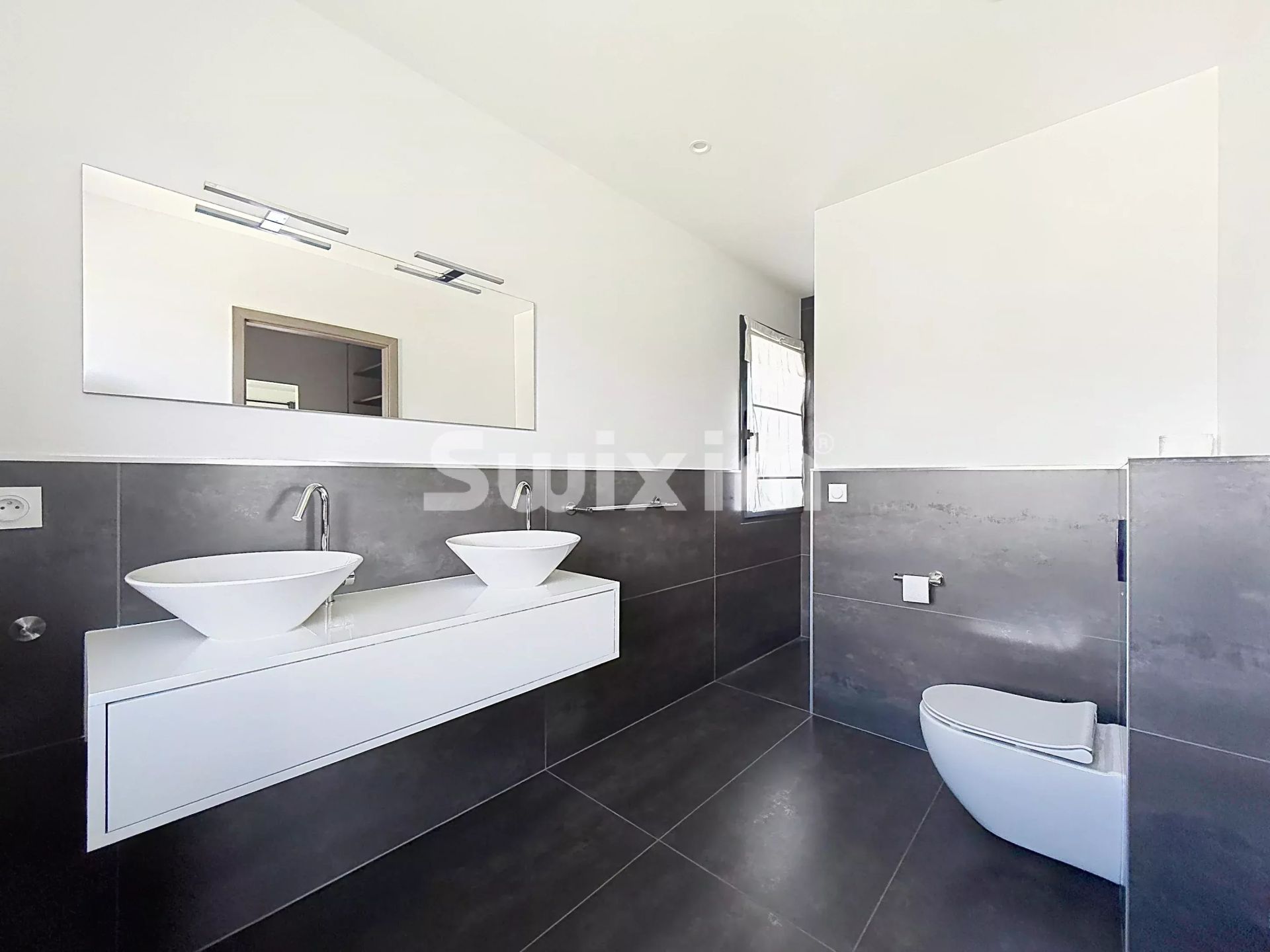 house 6 Rooms for sale on Prévessin-Moëns (01280)