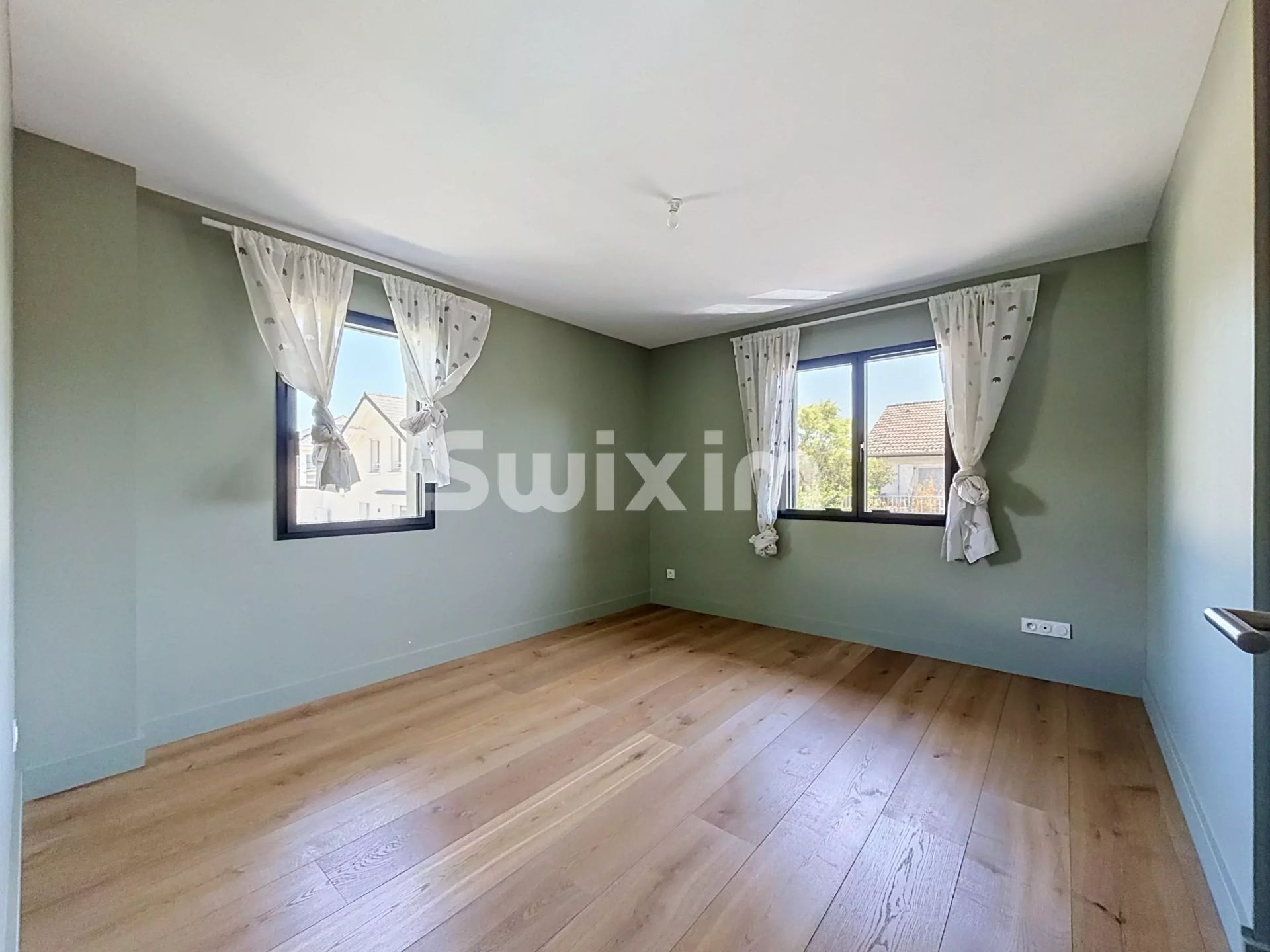 house 6 Rooms for sale on Prévessin-Moëns (01280)