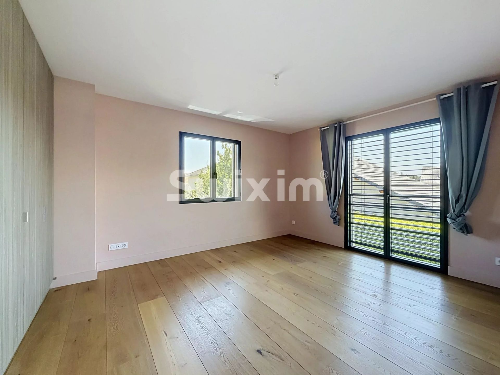 house 6 Rooms for sale on Prévessin-Moëns (01280)