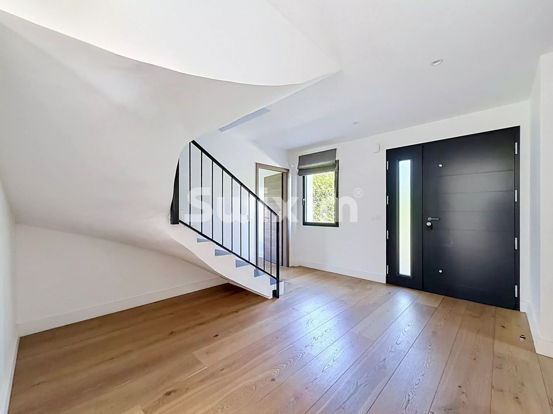 house 6 Rooms for sale on Prévessin-Moëns (01280)